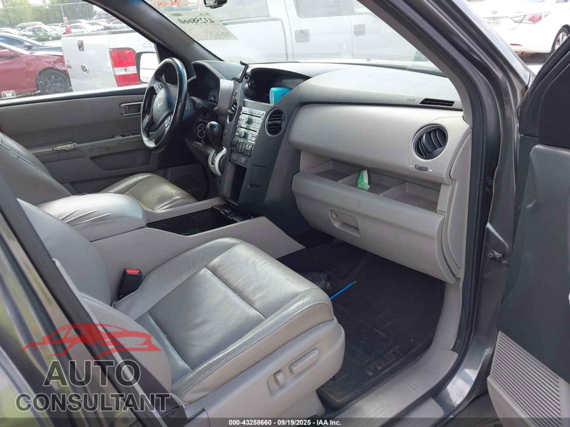 HONDA PILOT 2011 - 5FNYF4H68BB043572