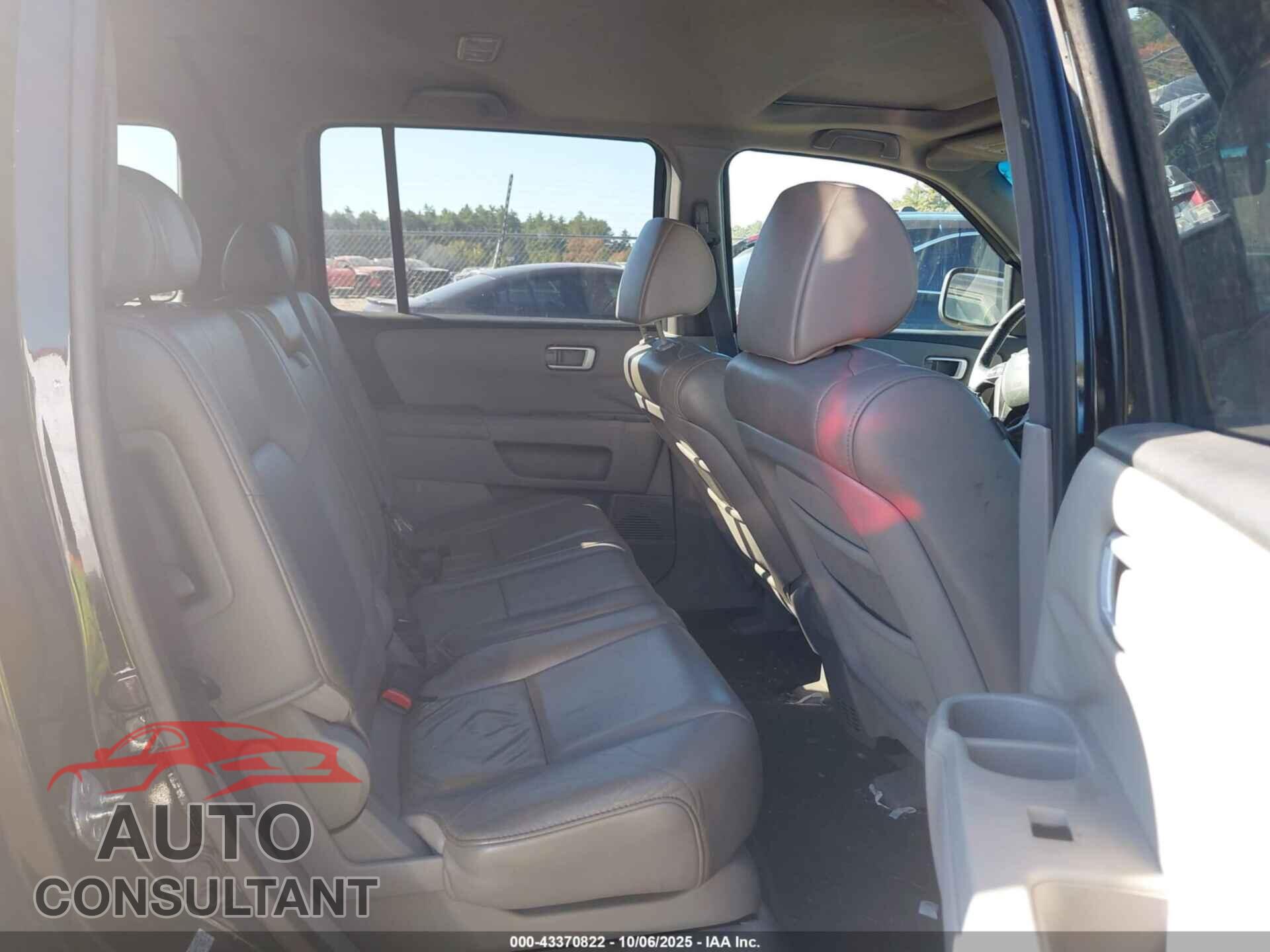 HONDA PILOT 2011 - 5FNYF4H59BB027825