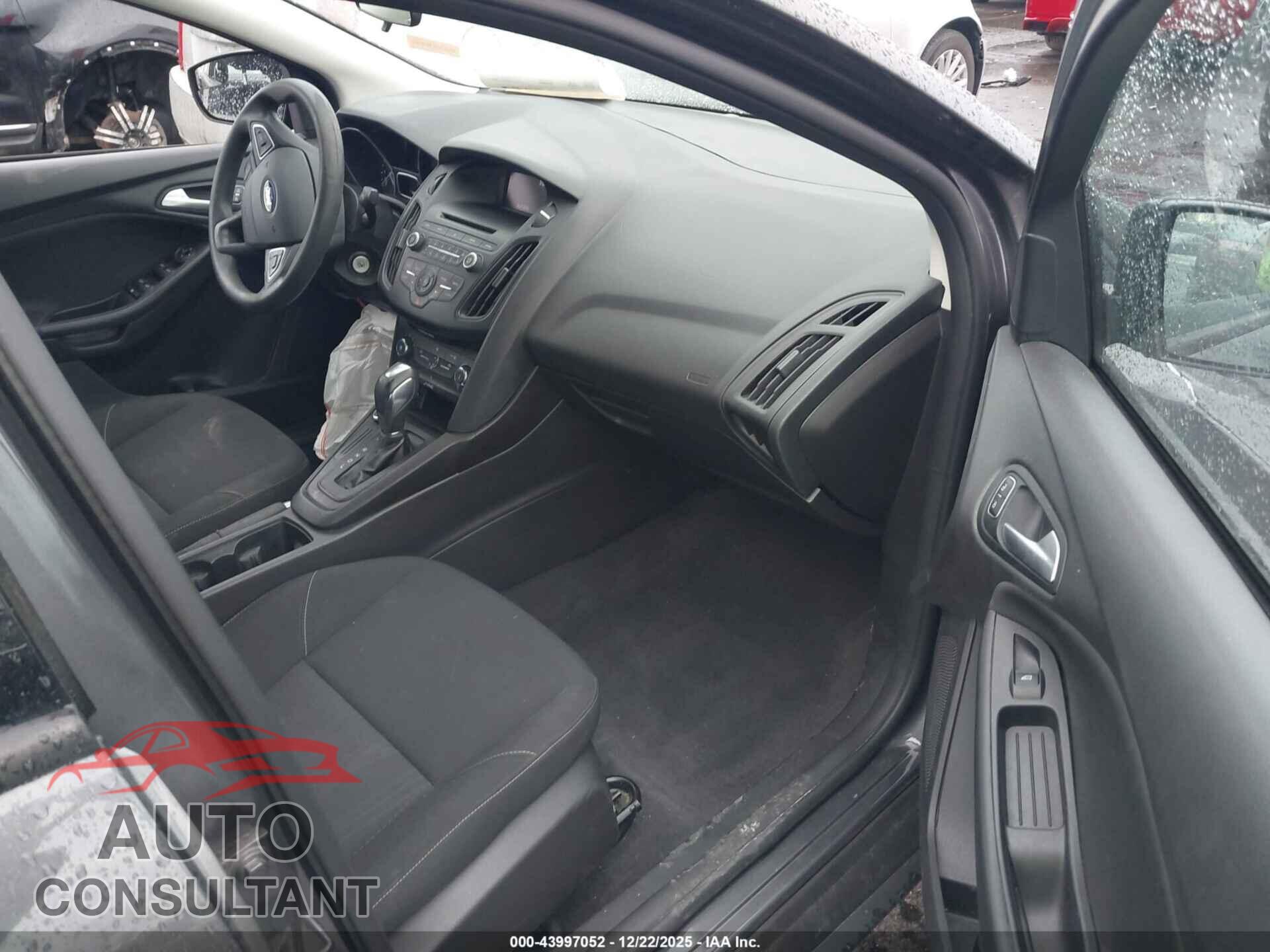 FORD FOCUS 2015 - 1FADP3F2XFL217317