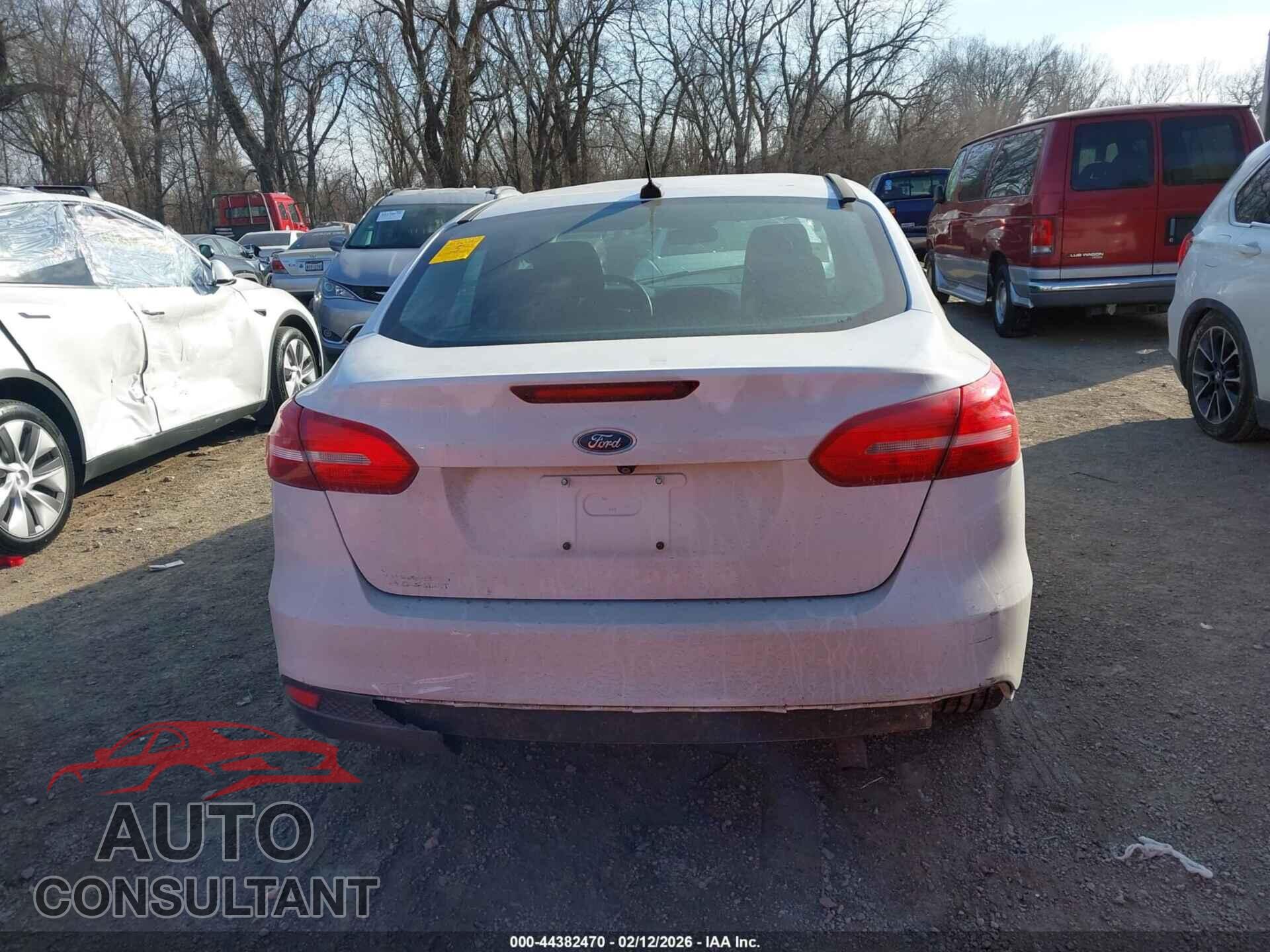 FORD FOCUS 2015 - 1FADP3E28FL329745