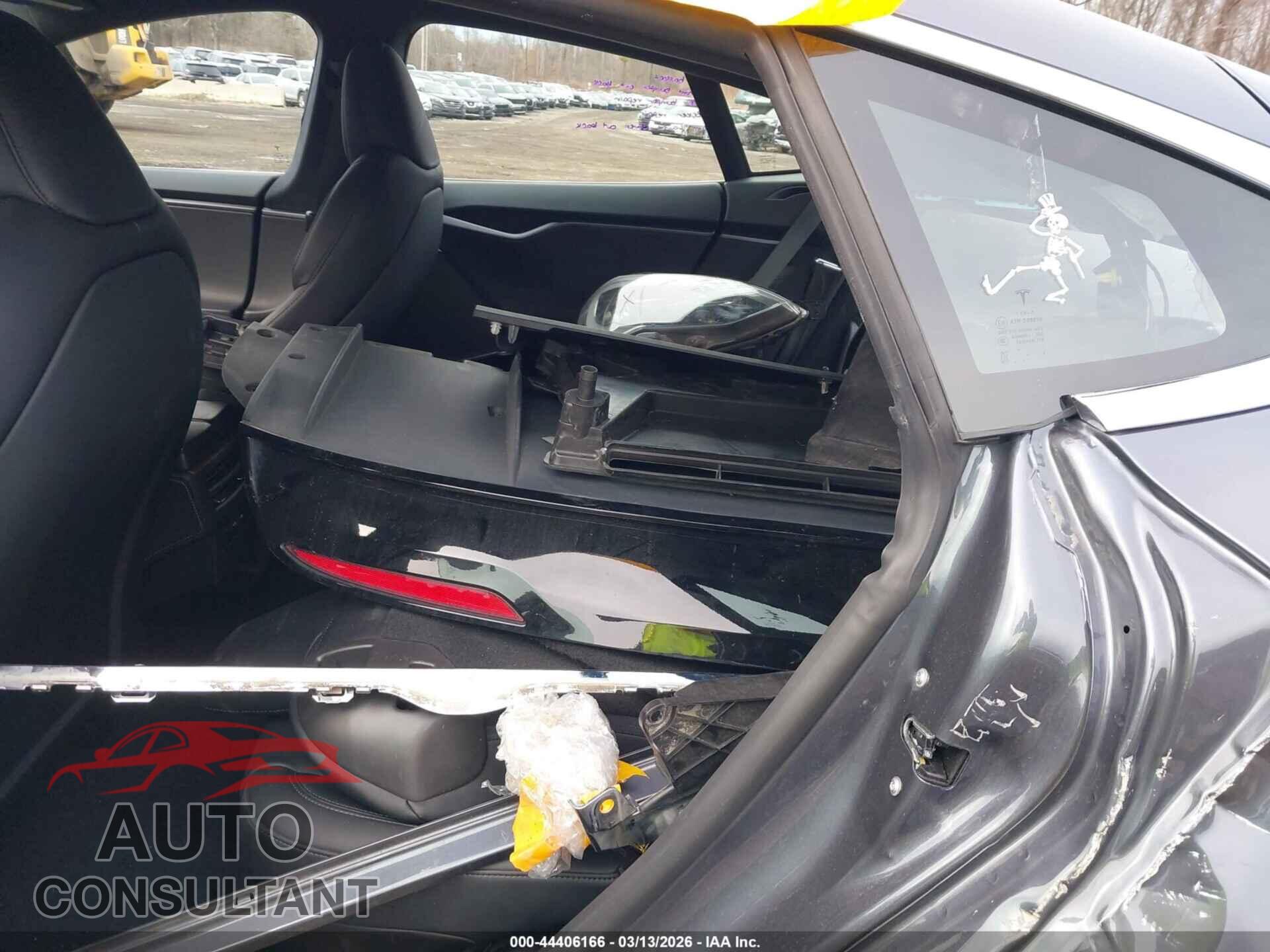 TESLA MODEL S 2020 - 5YJSA1E2XLF369976