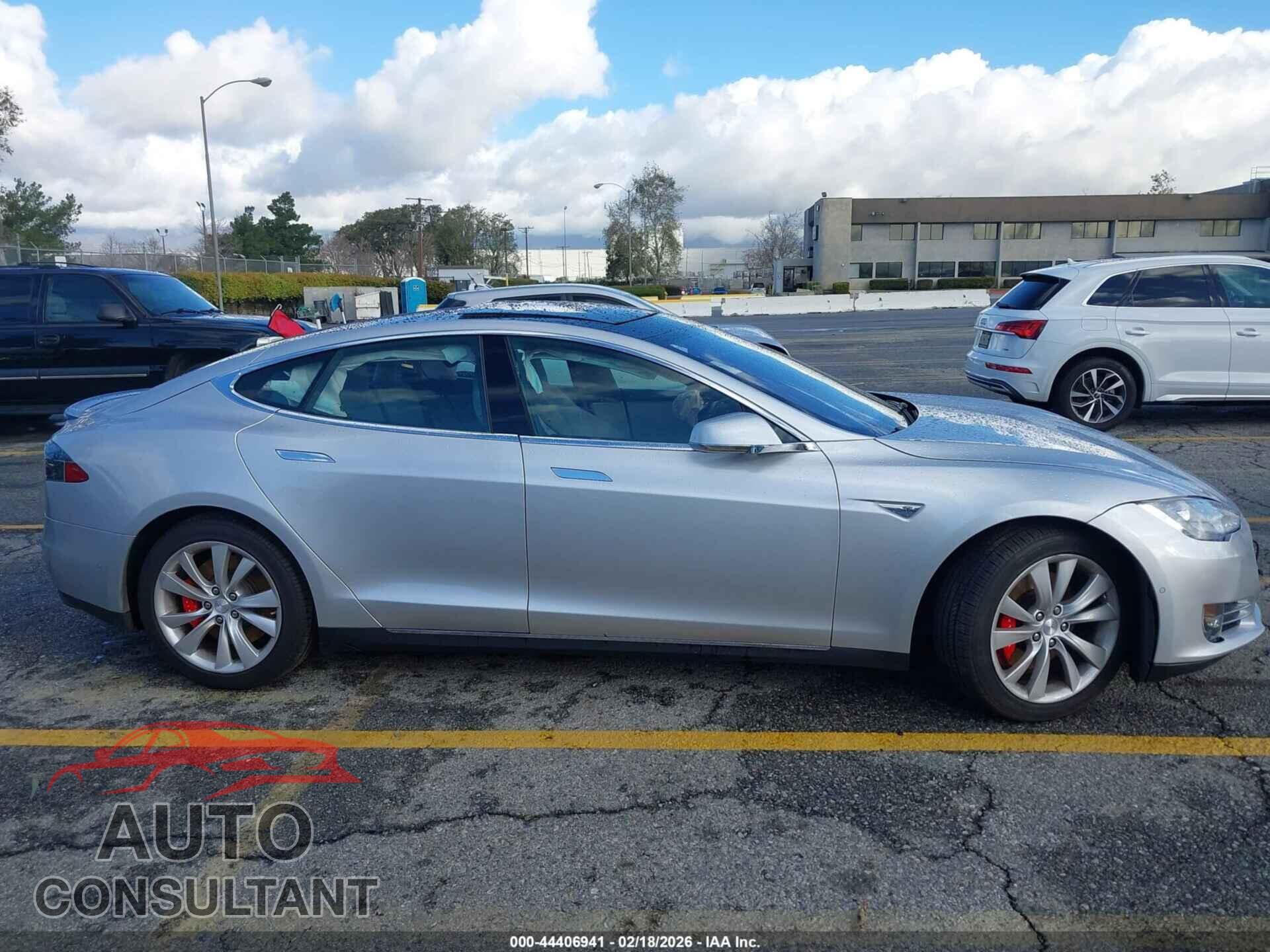 TESLA MODEL S 2015 - 5YJSA1H47FF085089