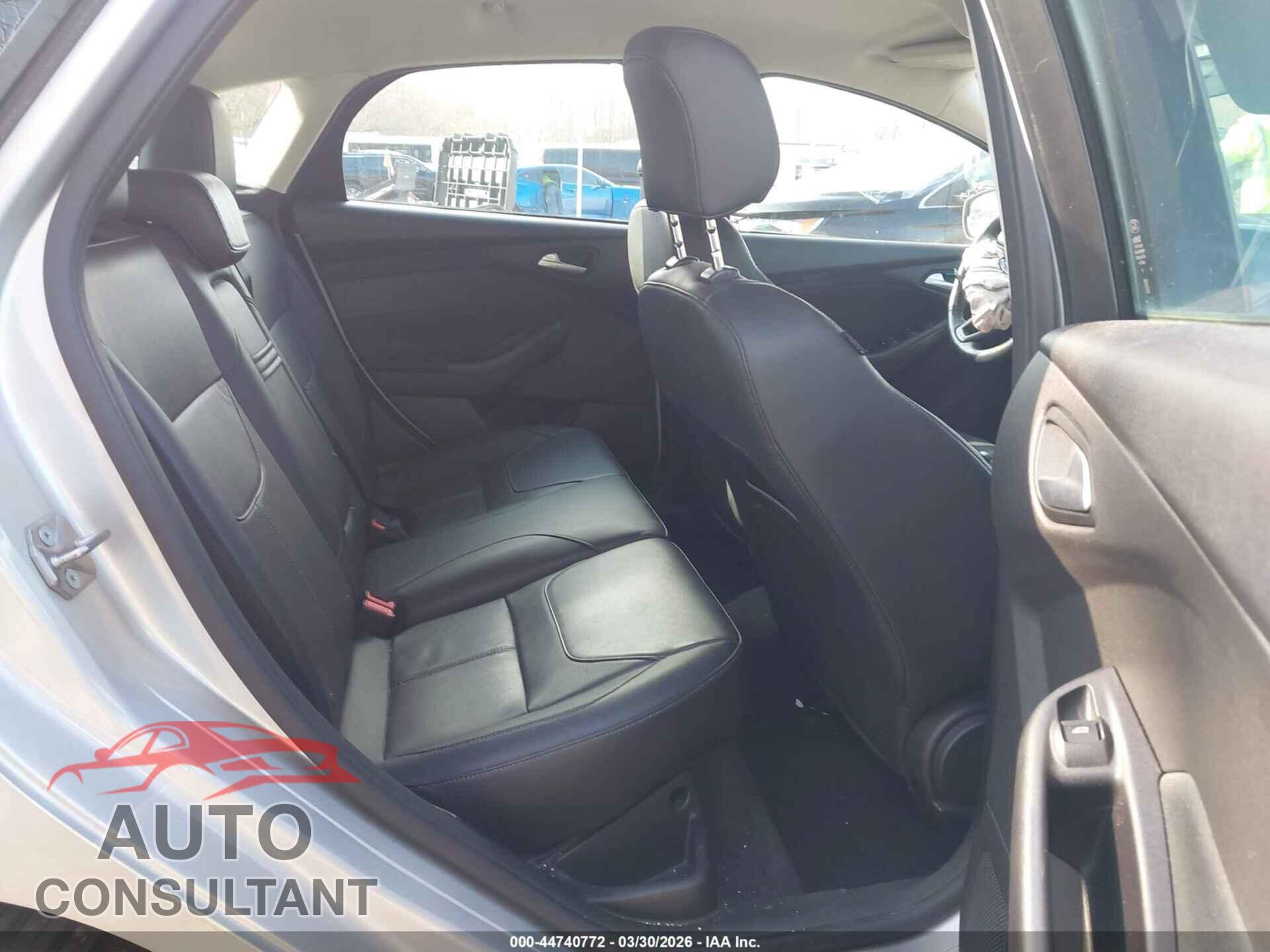 FORD FOCUS 2015 - 1FADP3K28FL313159