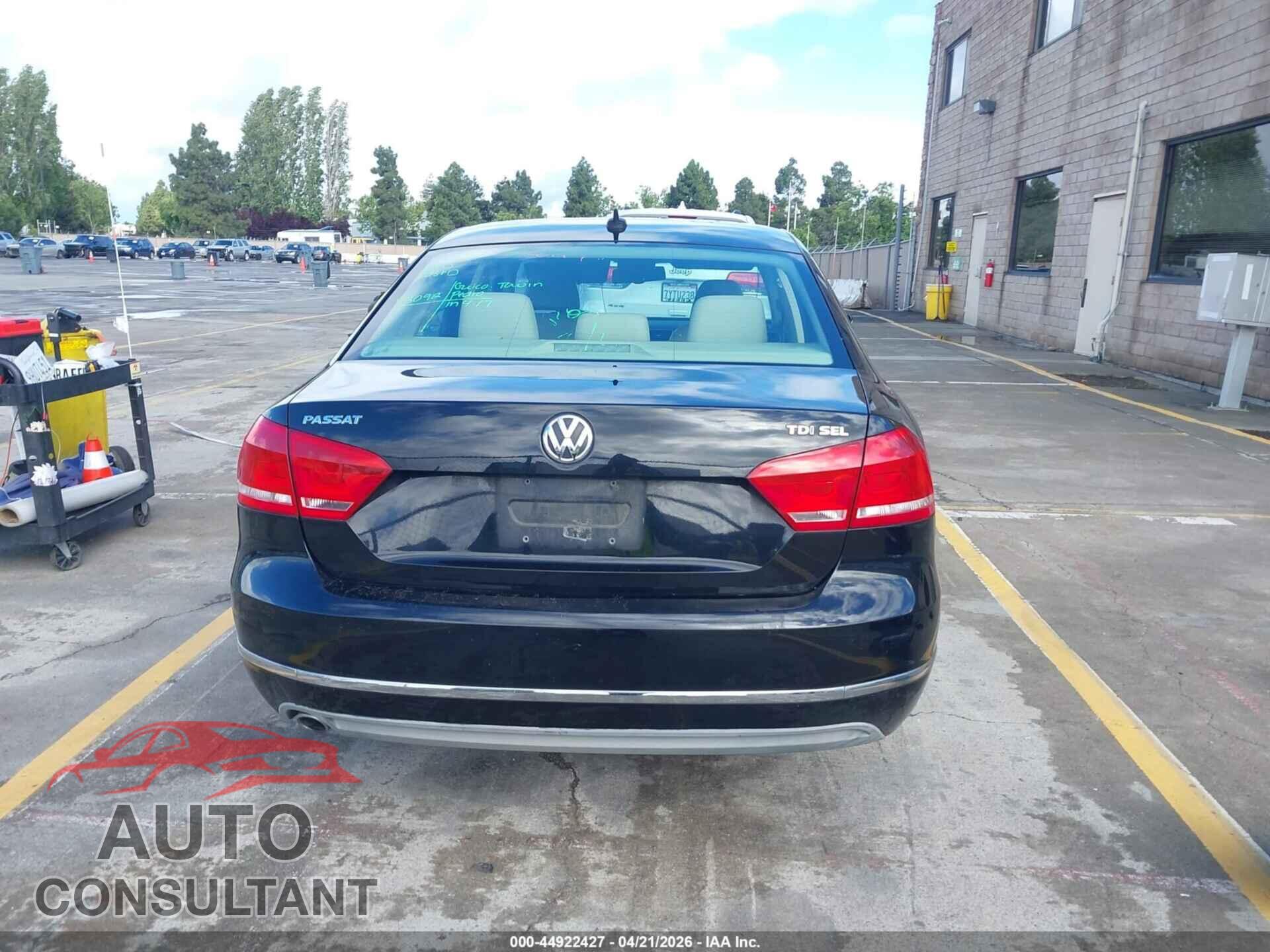 VOLKSWAGEN PASSAT 2012 - 1VWCN7A32CC008679