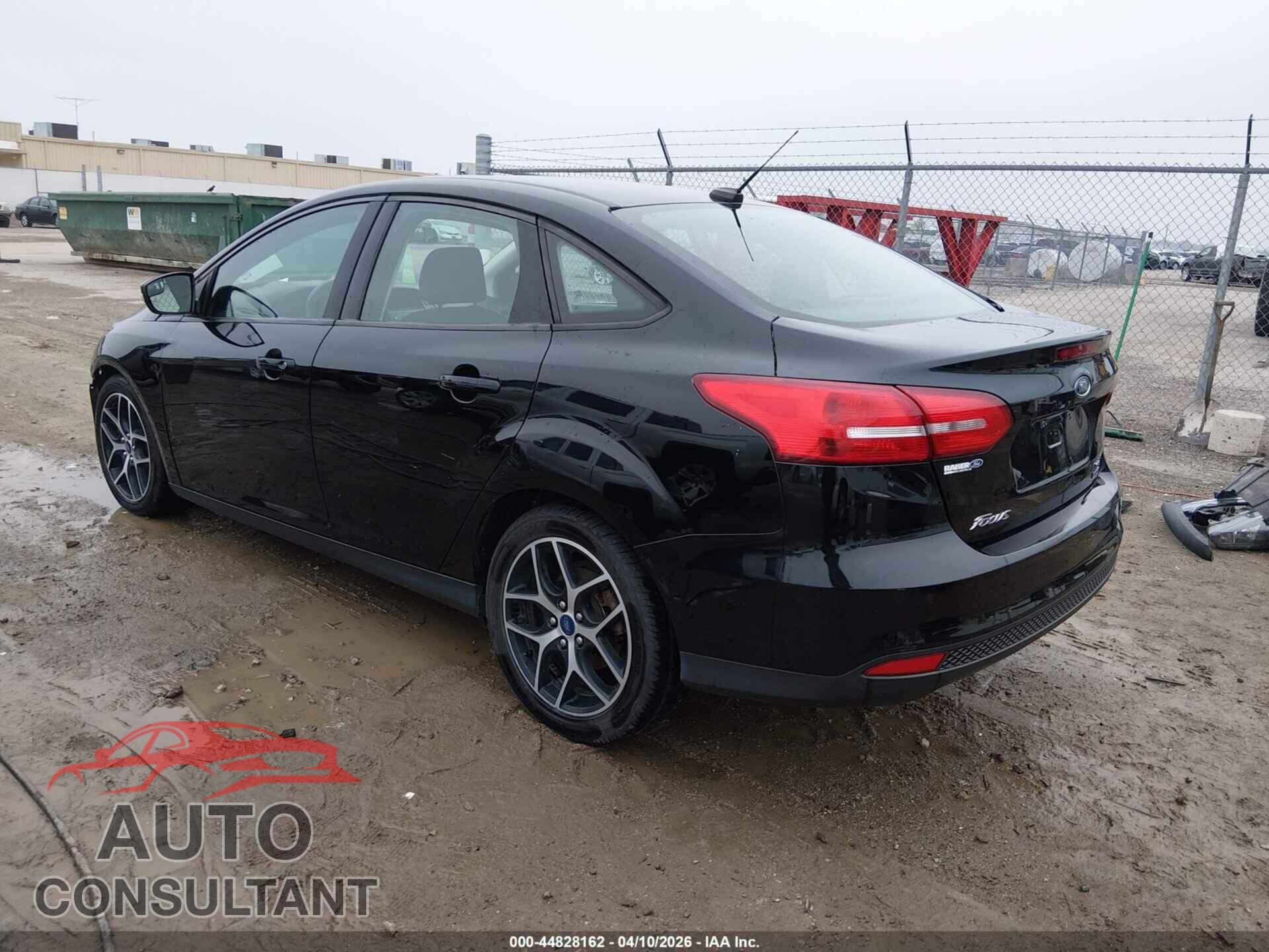 FORD FOCUS 2018 - 1FADP3FE2JL331752