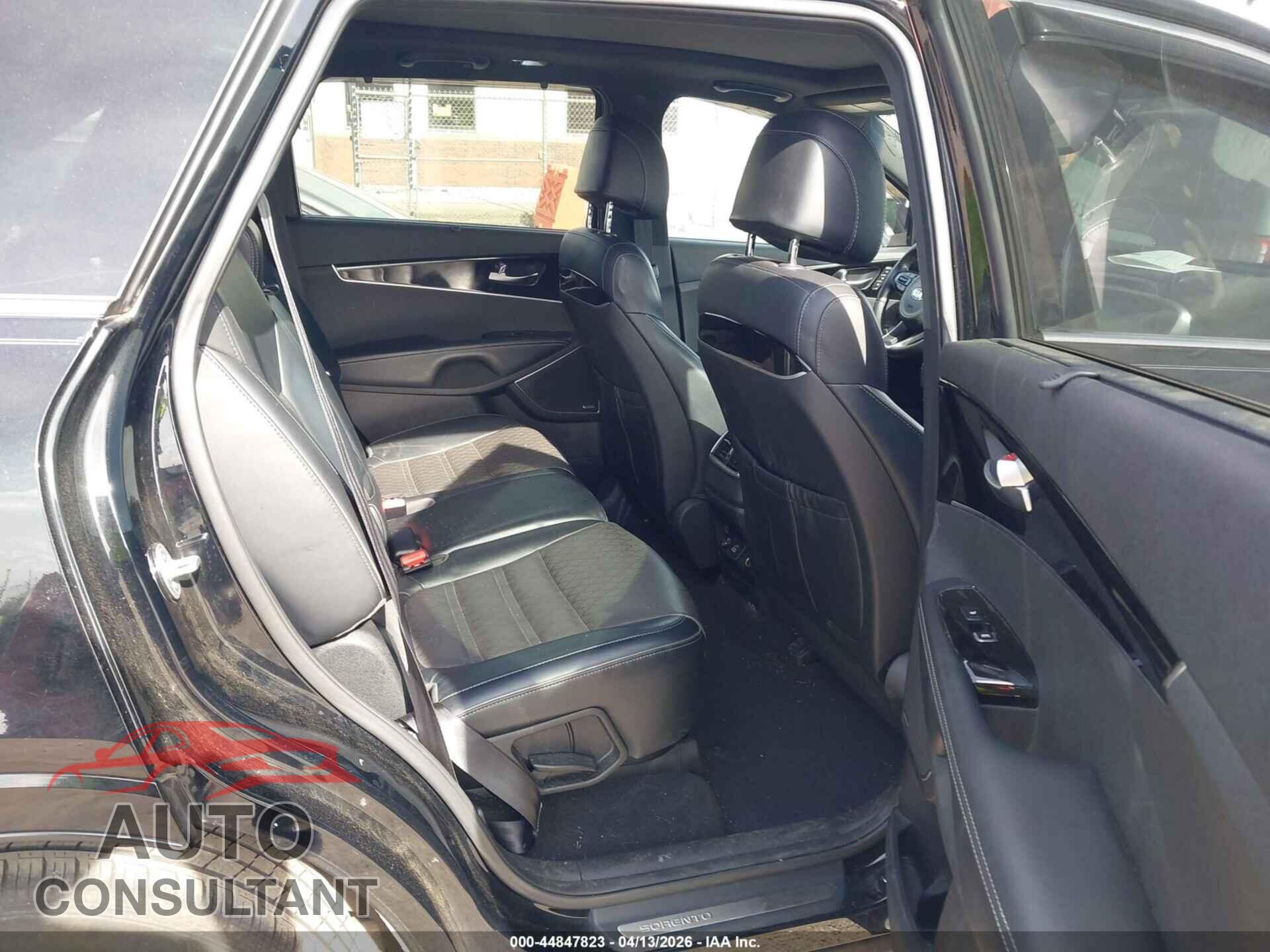 KIA SORENTO 2017 - 5XYPKDA54HG204915