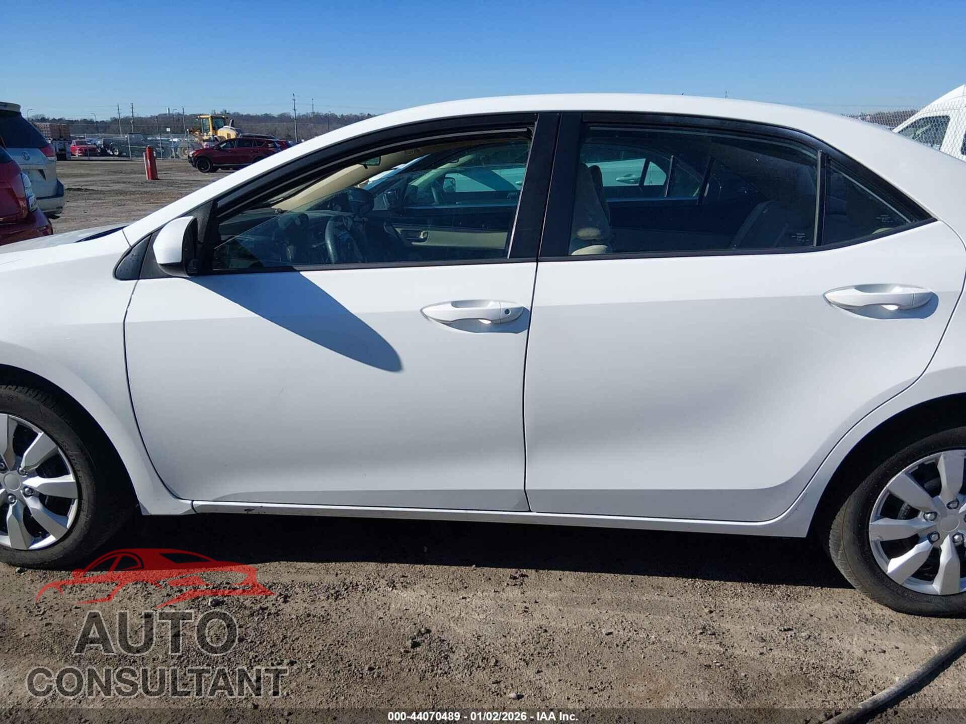 TOYOTA COROLLA 2015 - 5YFBURHE5FP234487