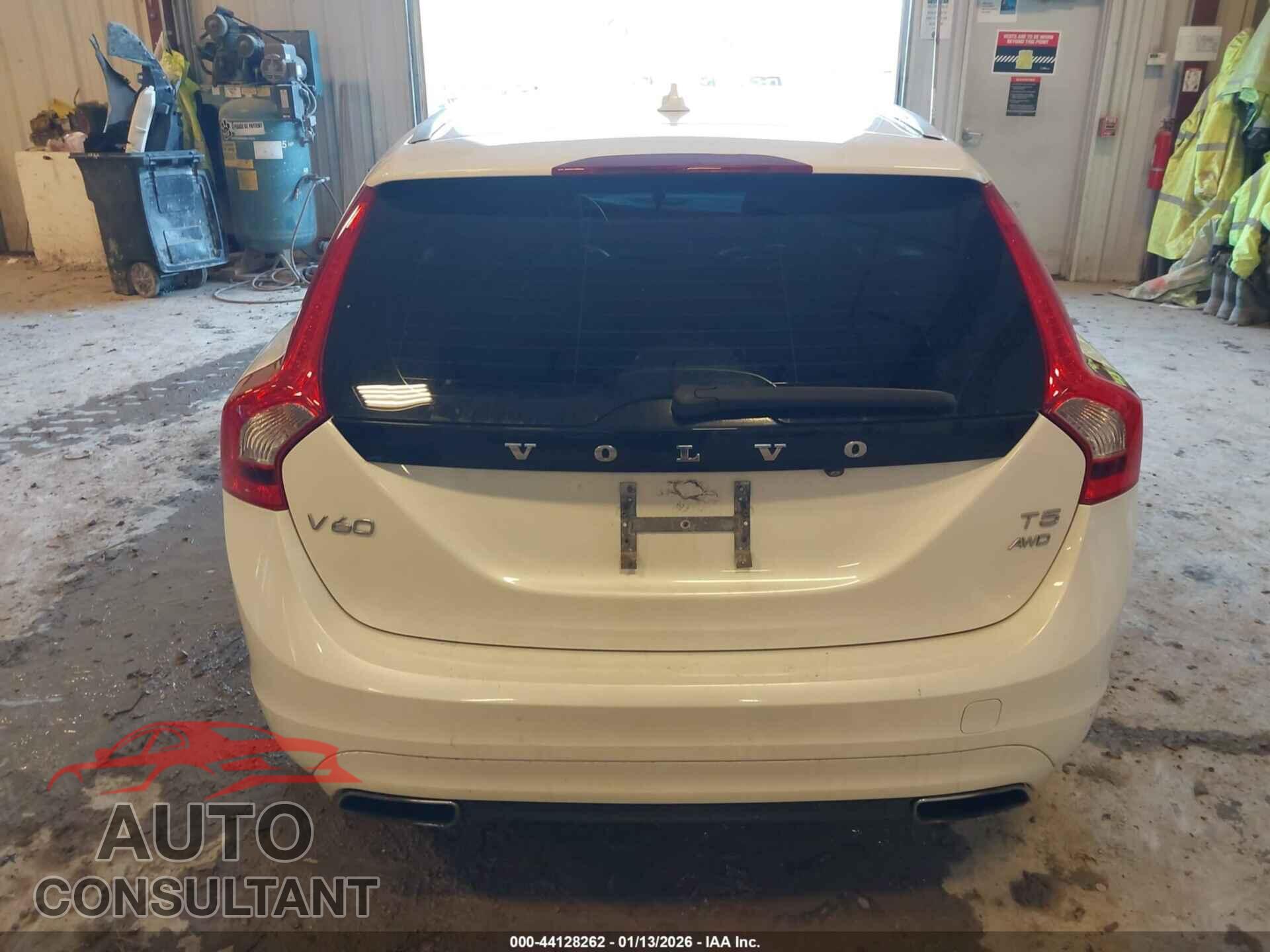 VOLVO V60 2015 - YV1612SM0F1221629