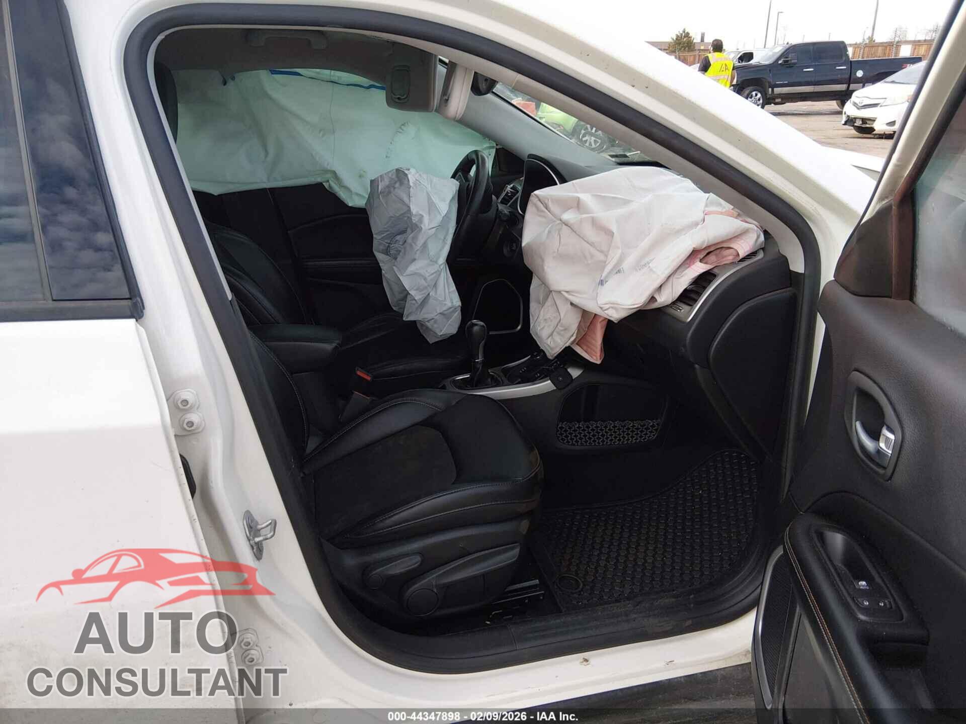 JEEP COMPASS 2018 - 3C4NJDBB4JT333430