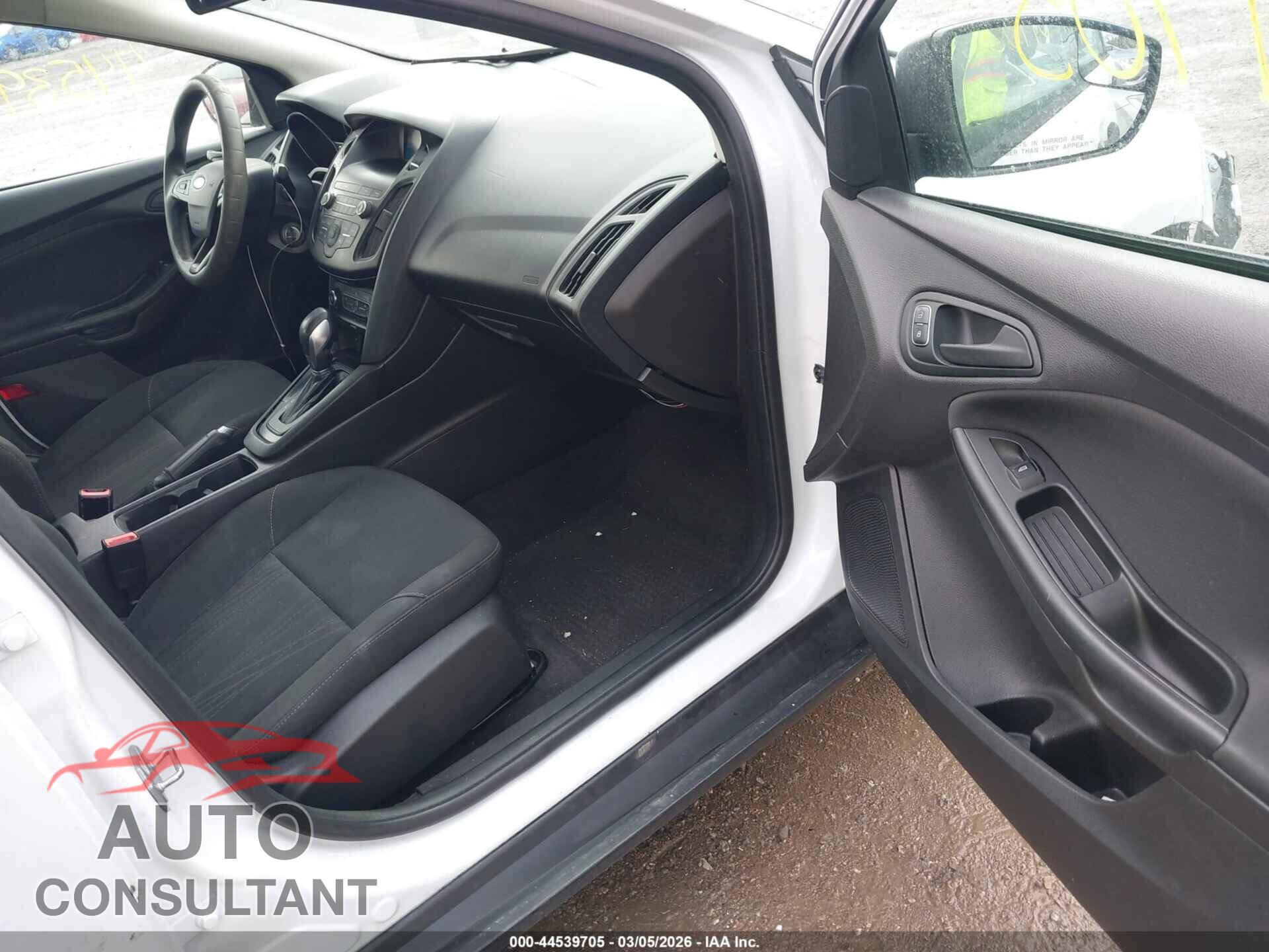 FORD FOCUS 2018 - 1FADP3E28JL230254