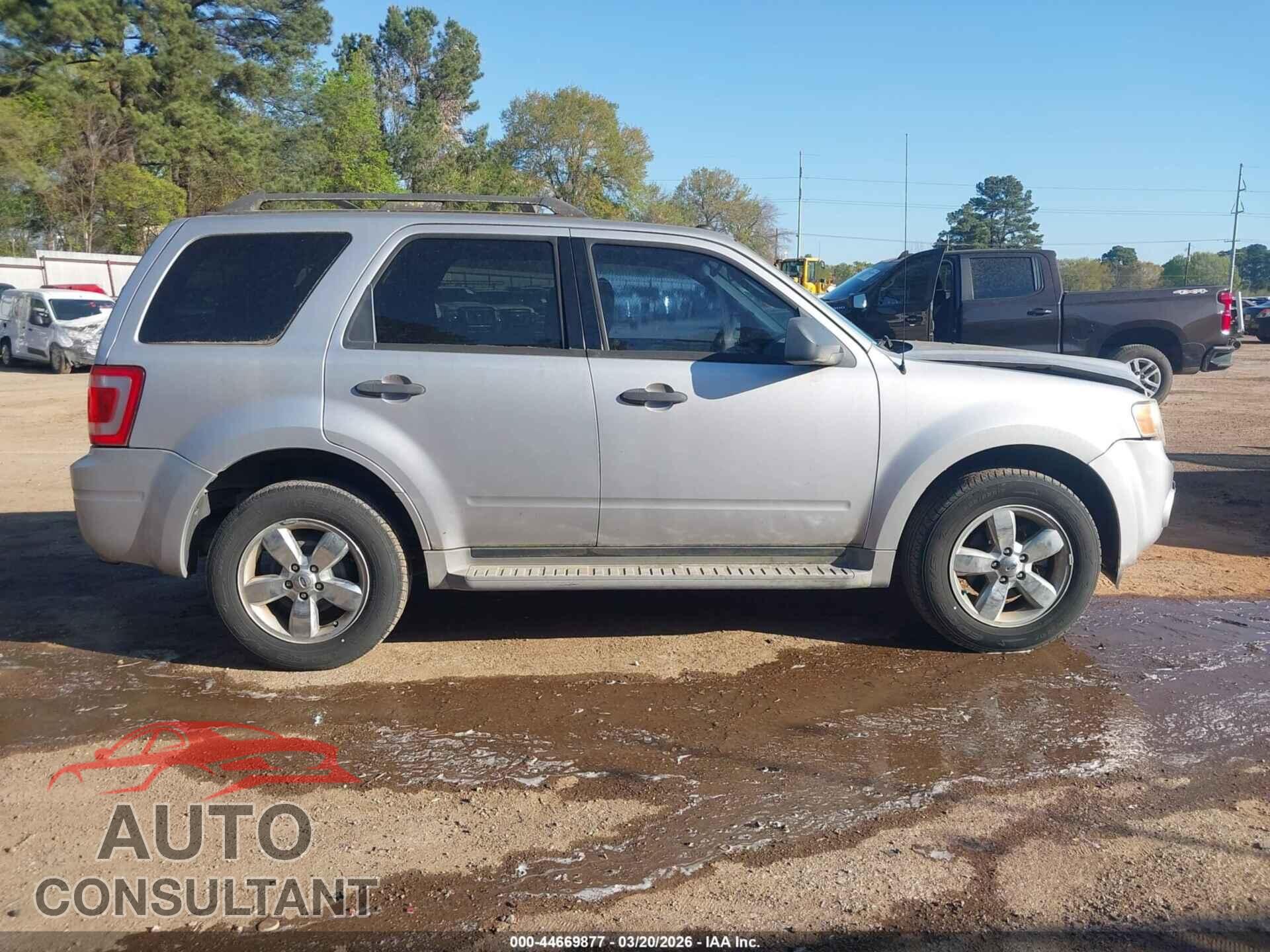 FORD ESCAPE 2010 - 1FMCU0DG5AKC29915
