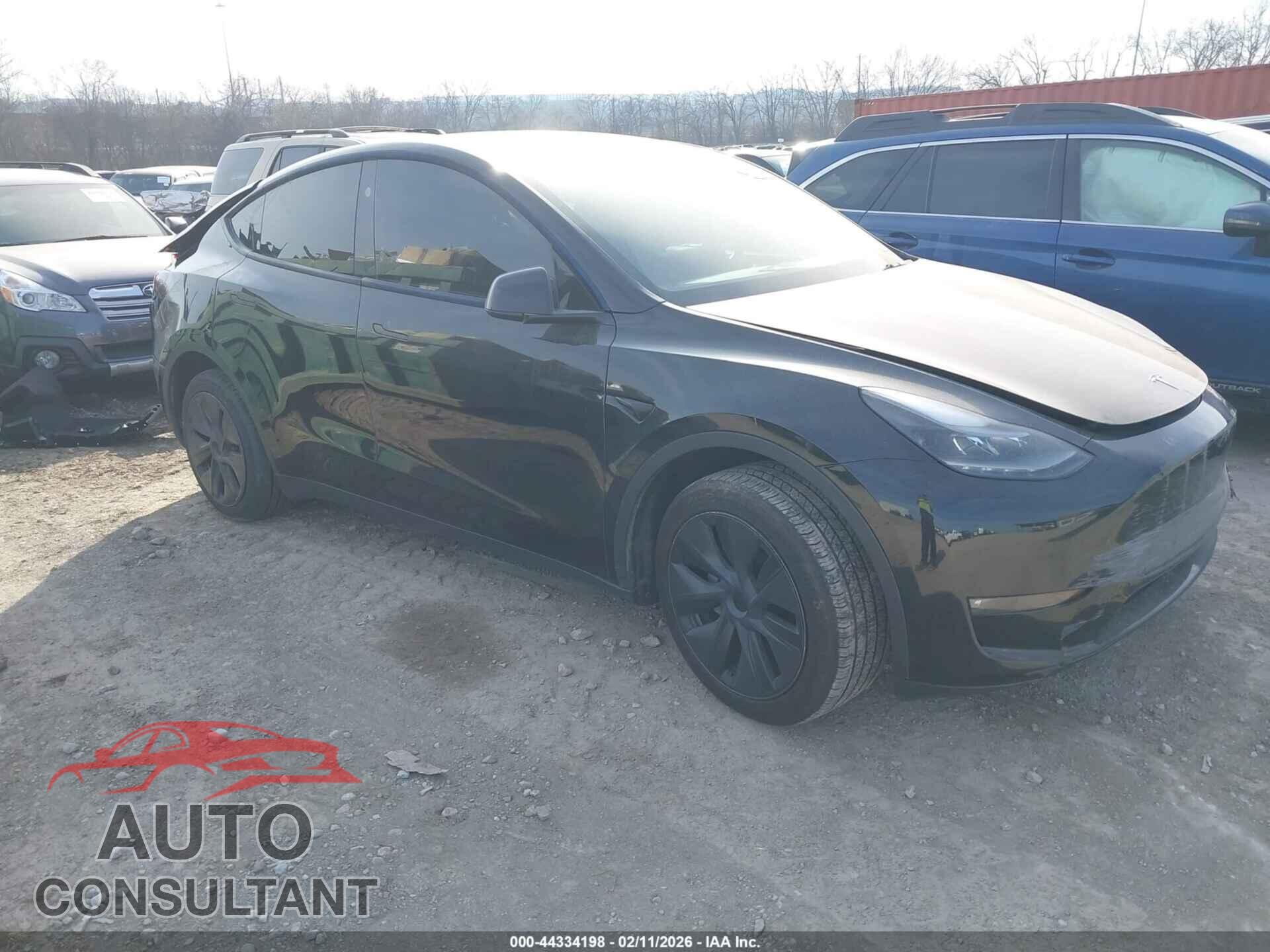 TESLA MODEL Y 2024 - 7SAYGAEE2RF103401