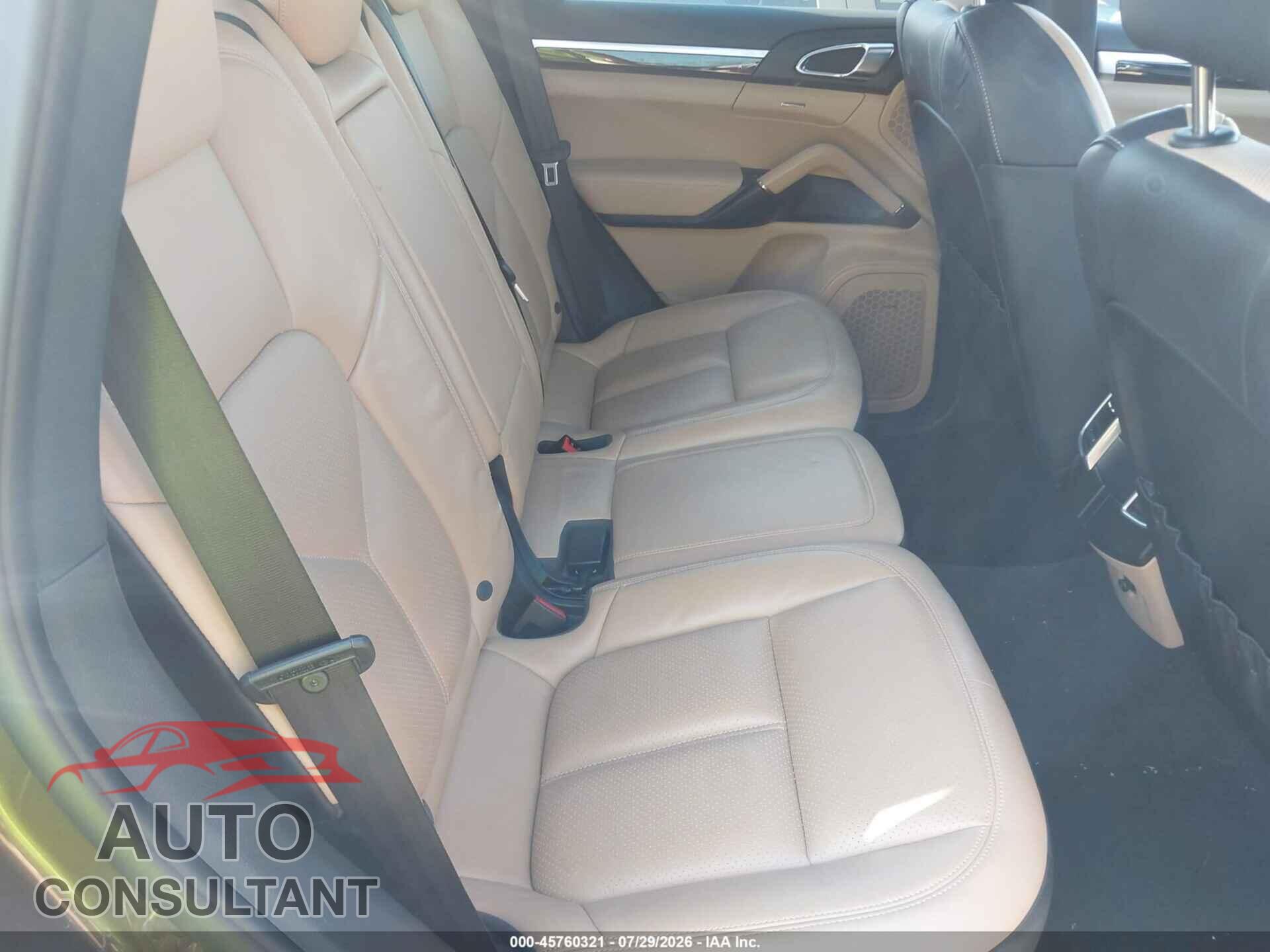 PORSCHE CAYENNE 2016 - WP1AA2A24GKA12761