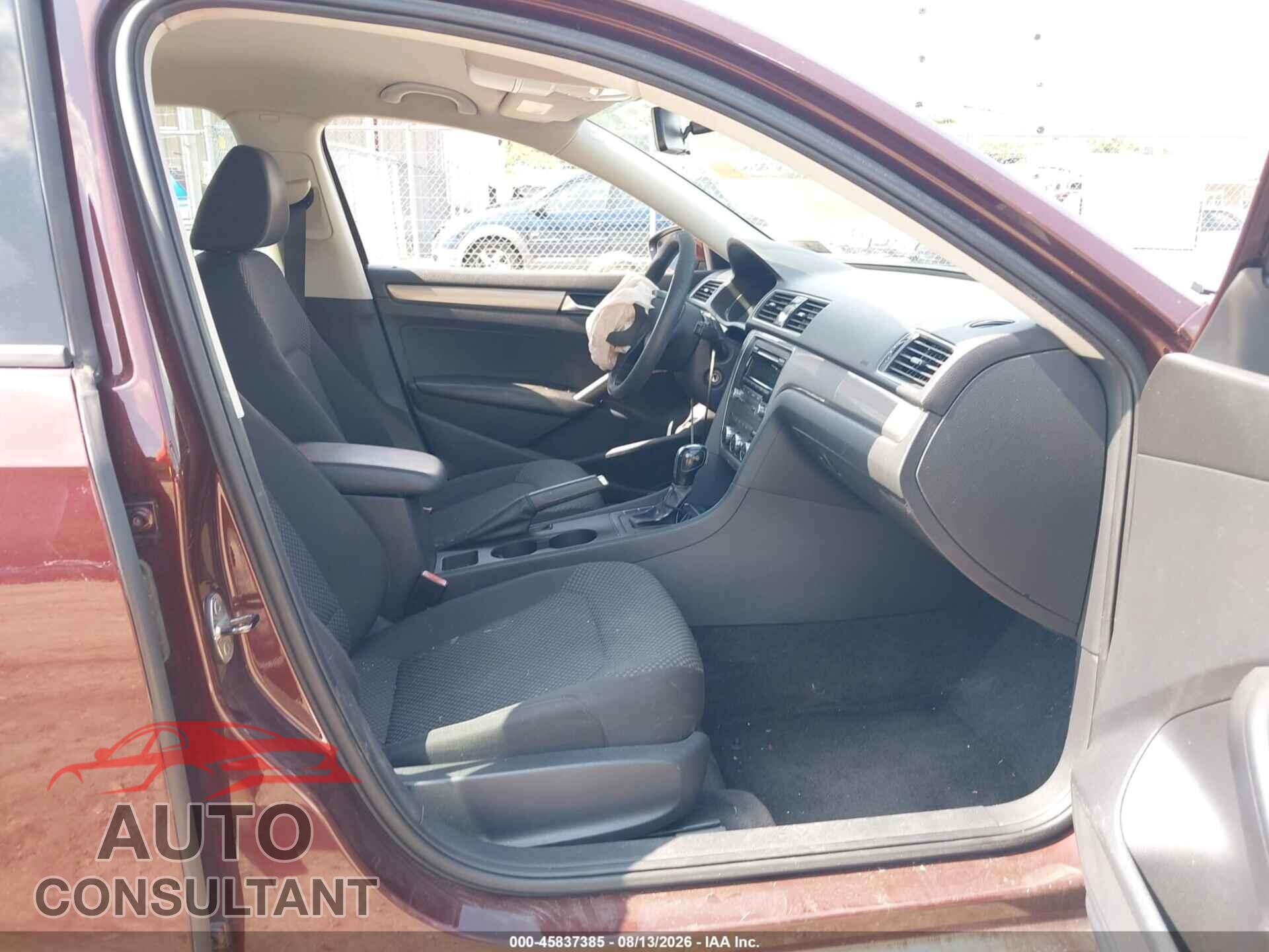 VOLKSWAGEN PASSAT 2012 - 1VWAP7A39CC070257