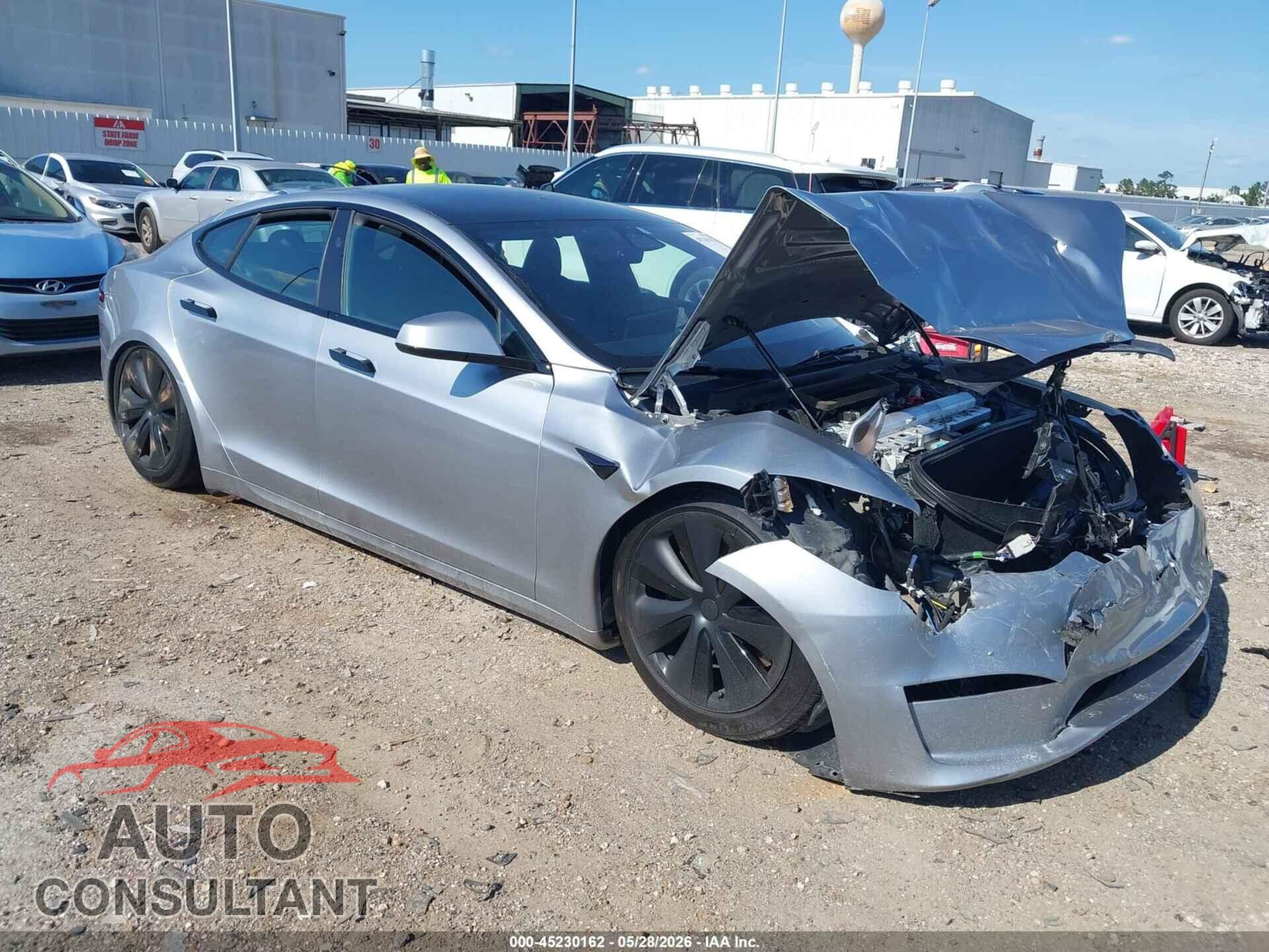 TESLA MODEL S 2024 - 5YJSA1E54RF542877