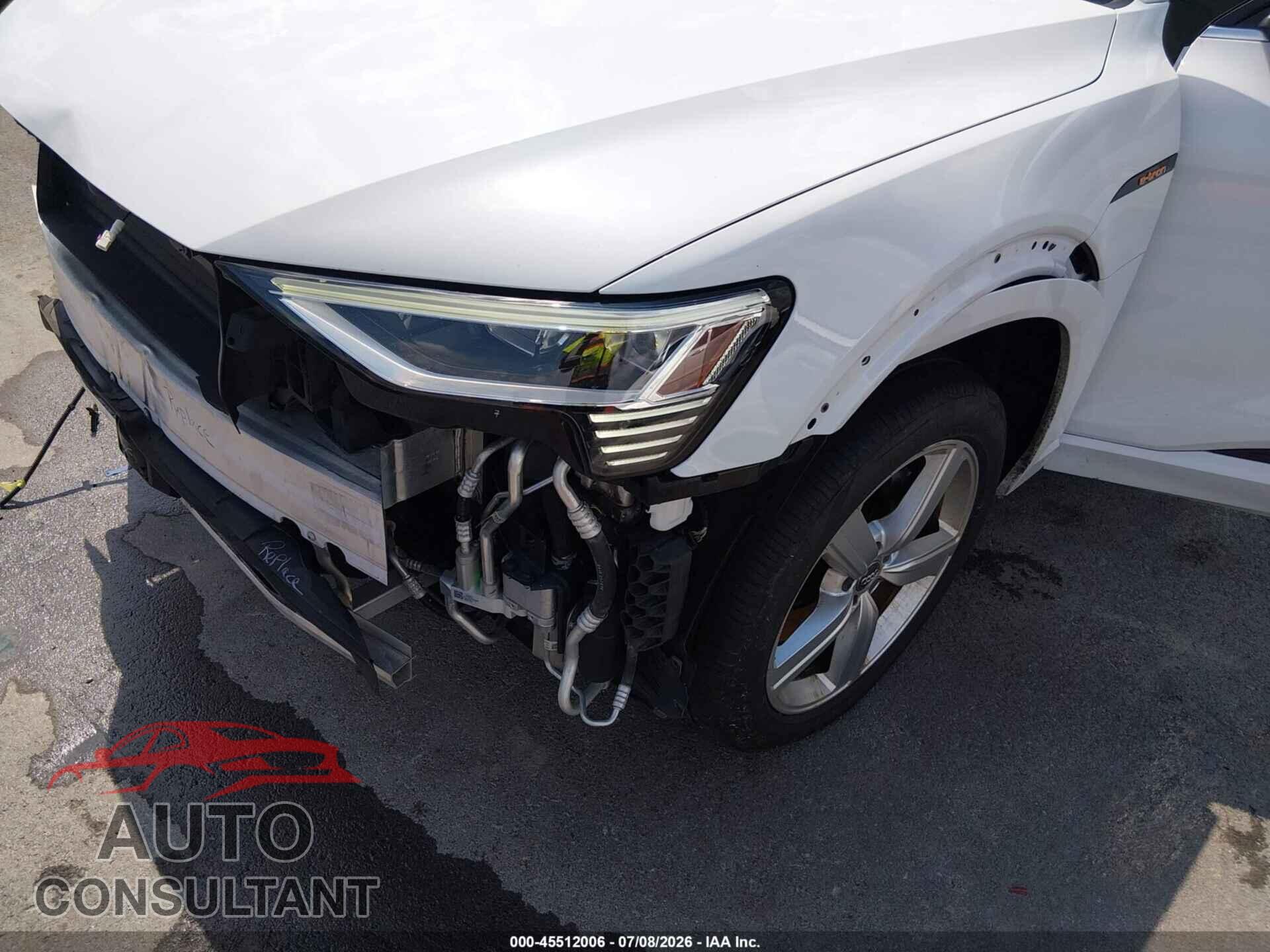 AUDI E-TRON 2019 - WA1LAAGE2KB011276