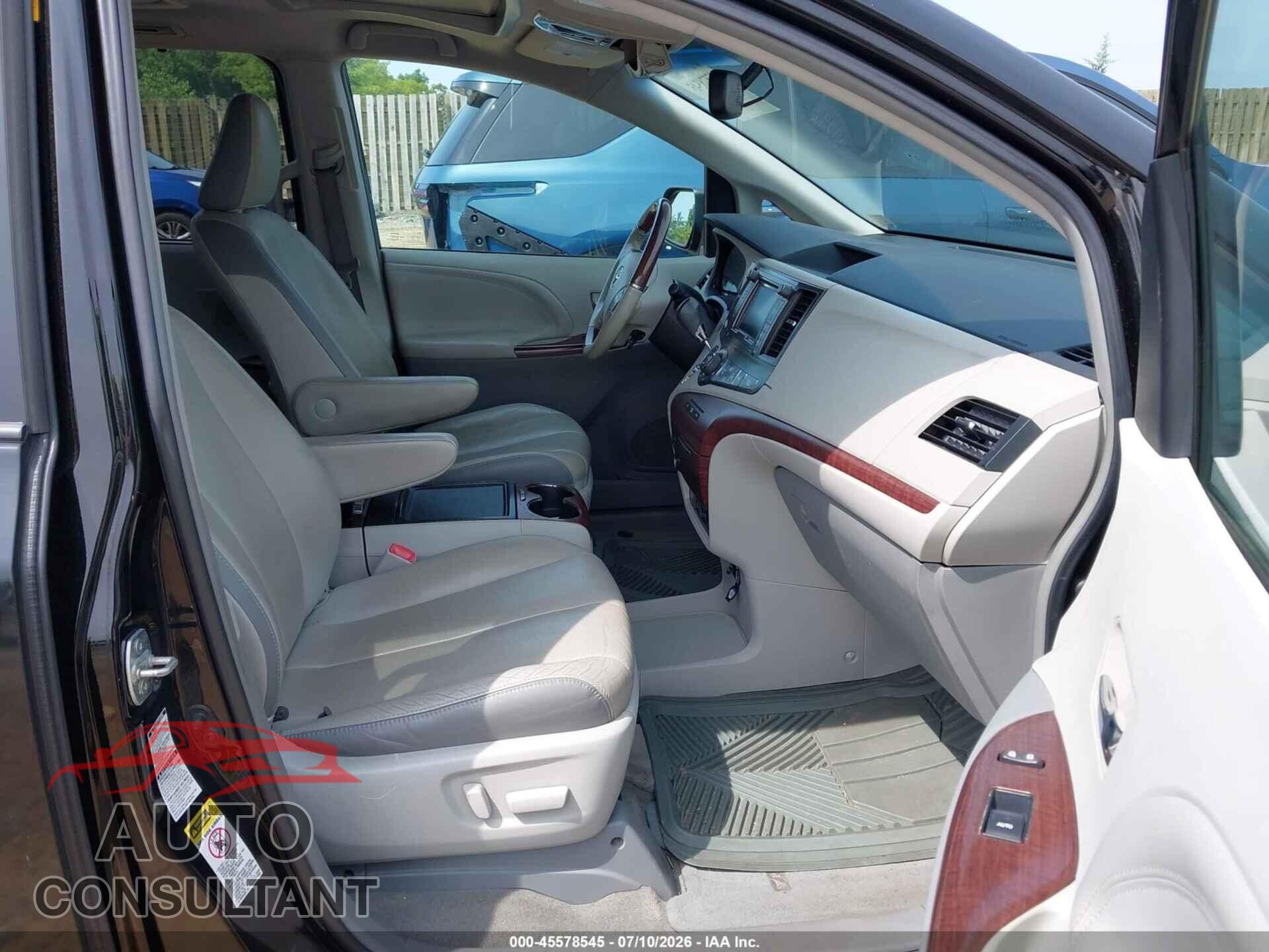 TOYOTA SIENNA 2013 - 5TDDK3DC8DS065053
