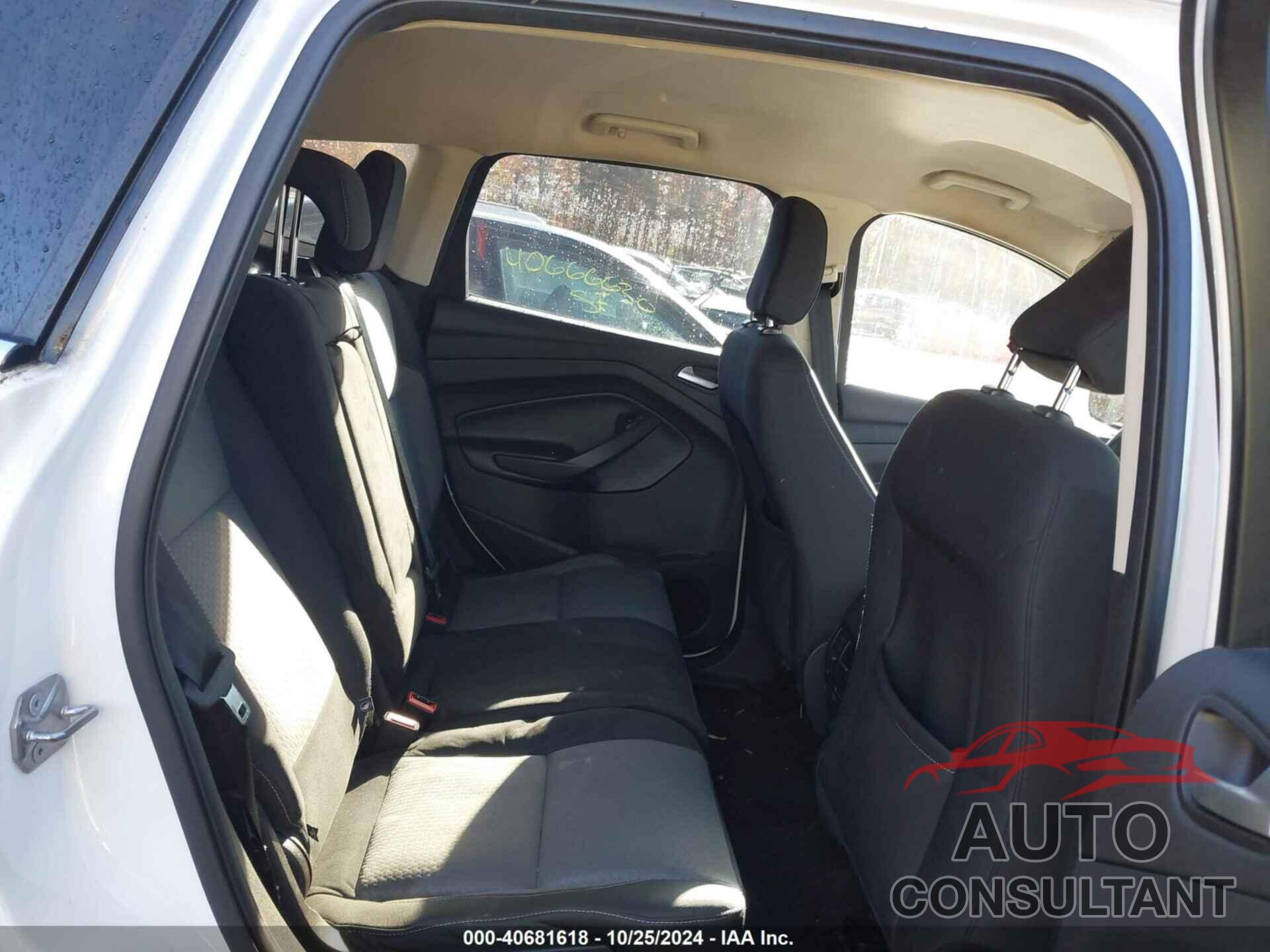 FORD ESCAPE 2018 - 1FMCU0GD3JUB16910