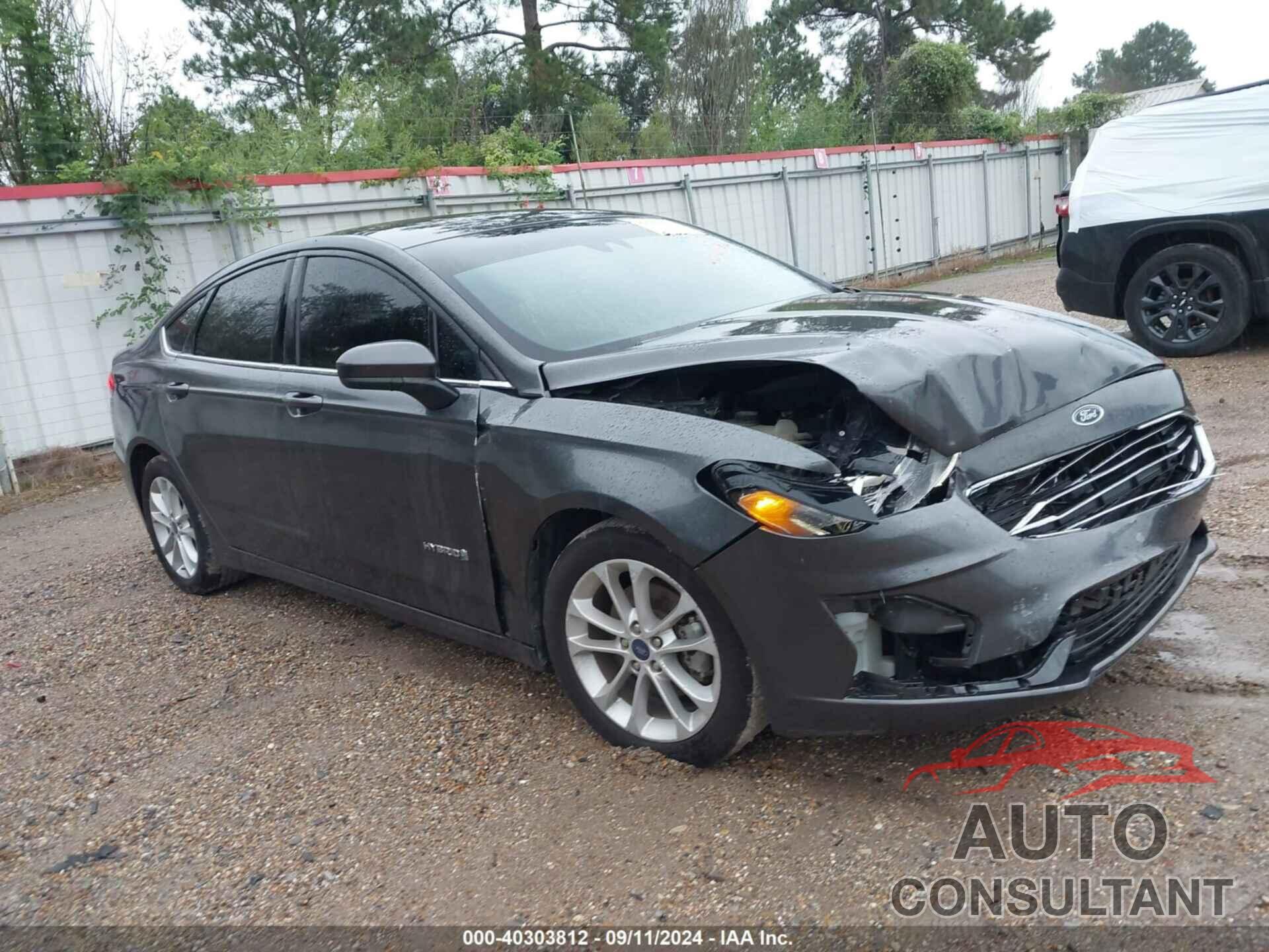 FORD FUSION HYBRID 2019 - 3FA6P0LU0KR110513