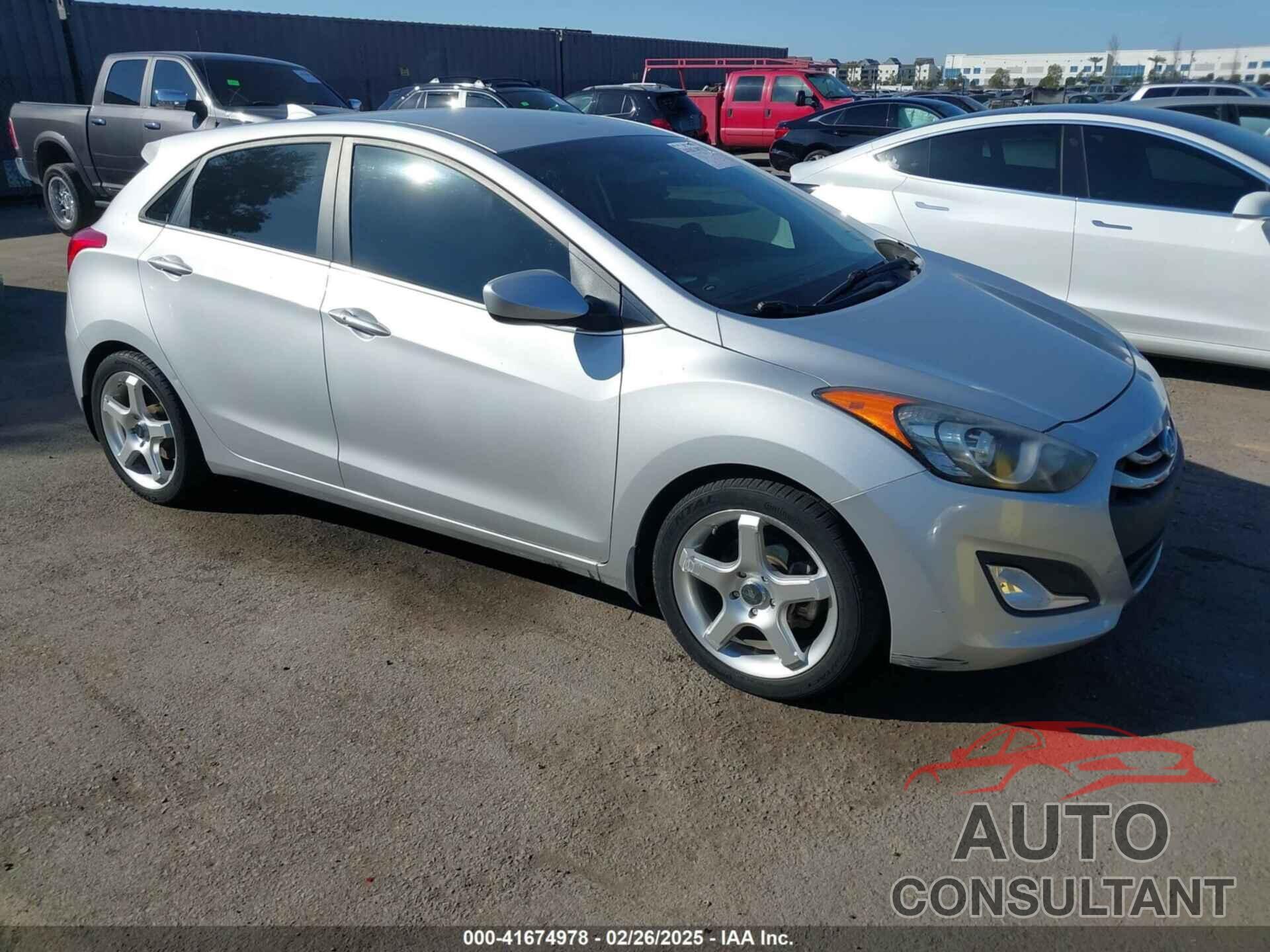 HYUNDAI ELANTRA GT 2013 - KMHD35LE7DU071851