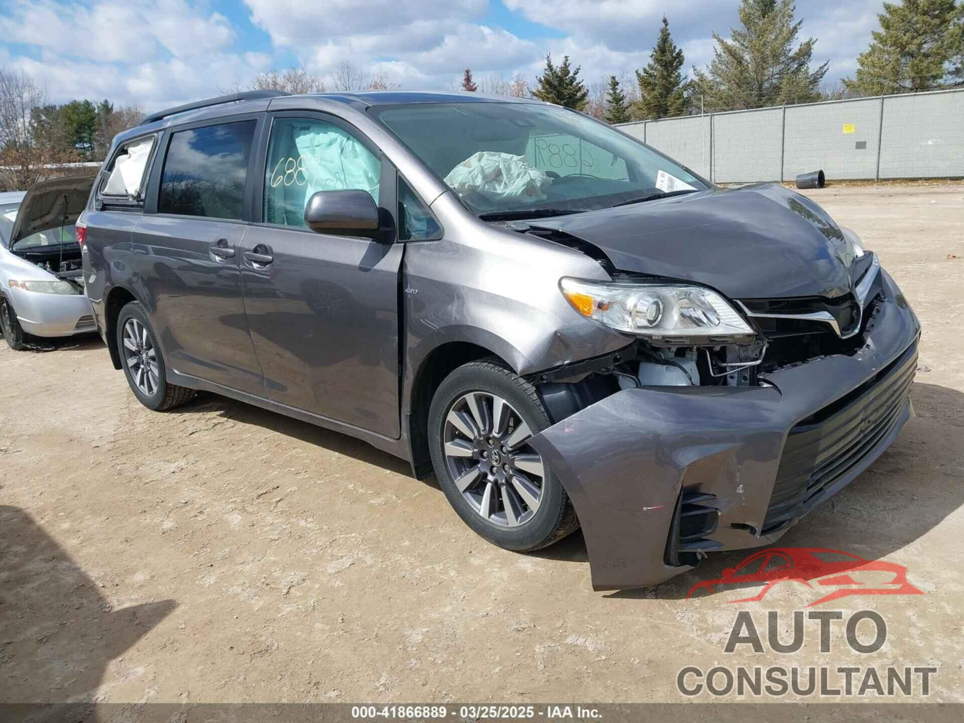 TOYOTA SIENNA 2018 - 5TDJZ3DC2JS190396