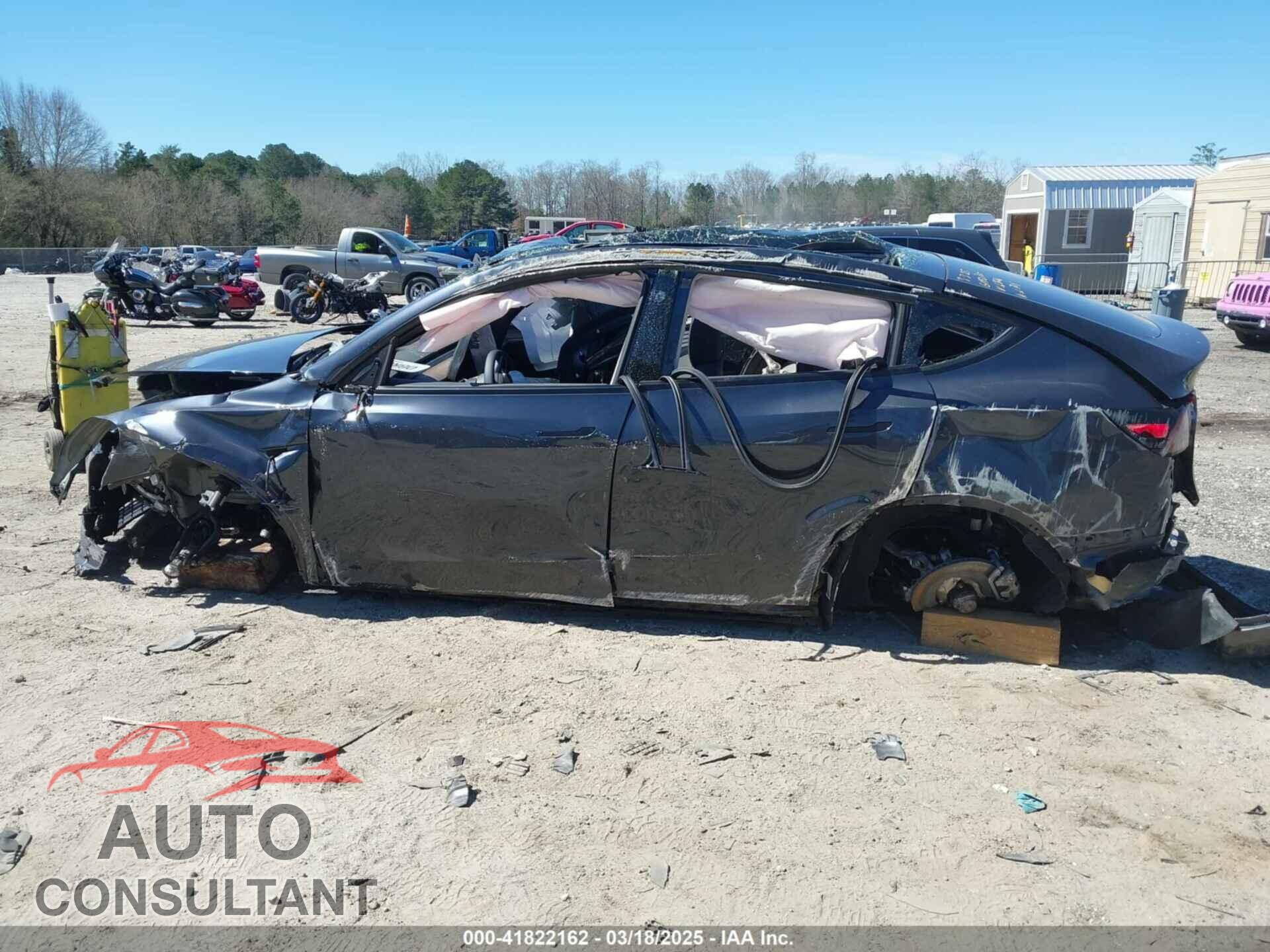 TESLA MODEL Y 2025 - 7SAYGDEE4SA346826