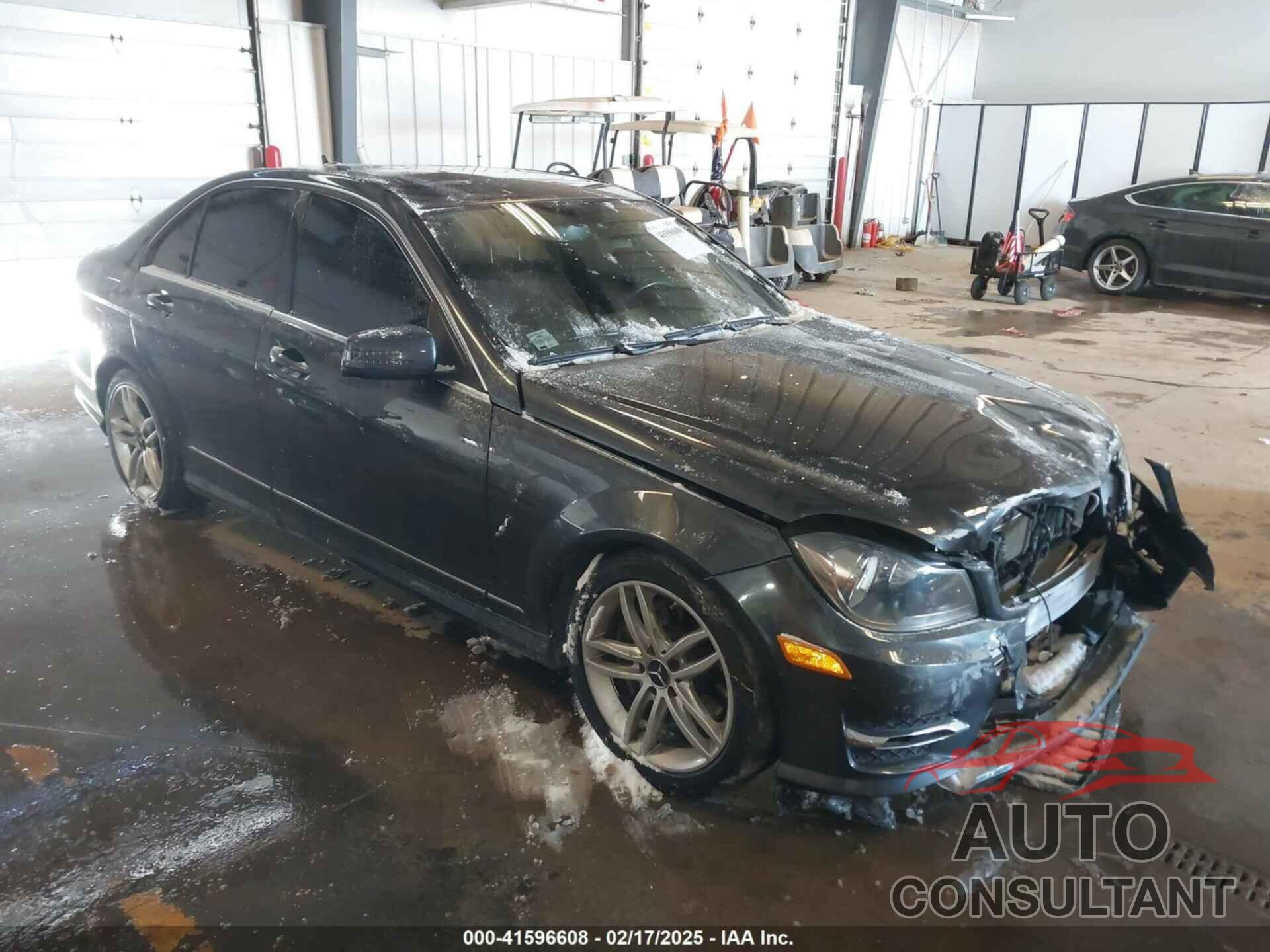 MERCEDES-BENZ C 300 2013 - WDDGF8AB8DR246409