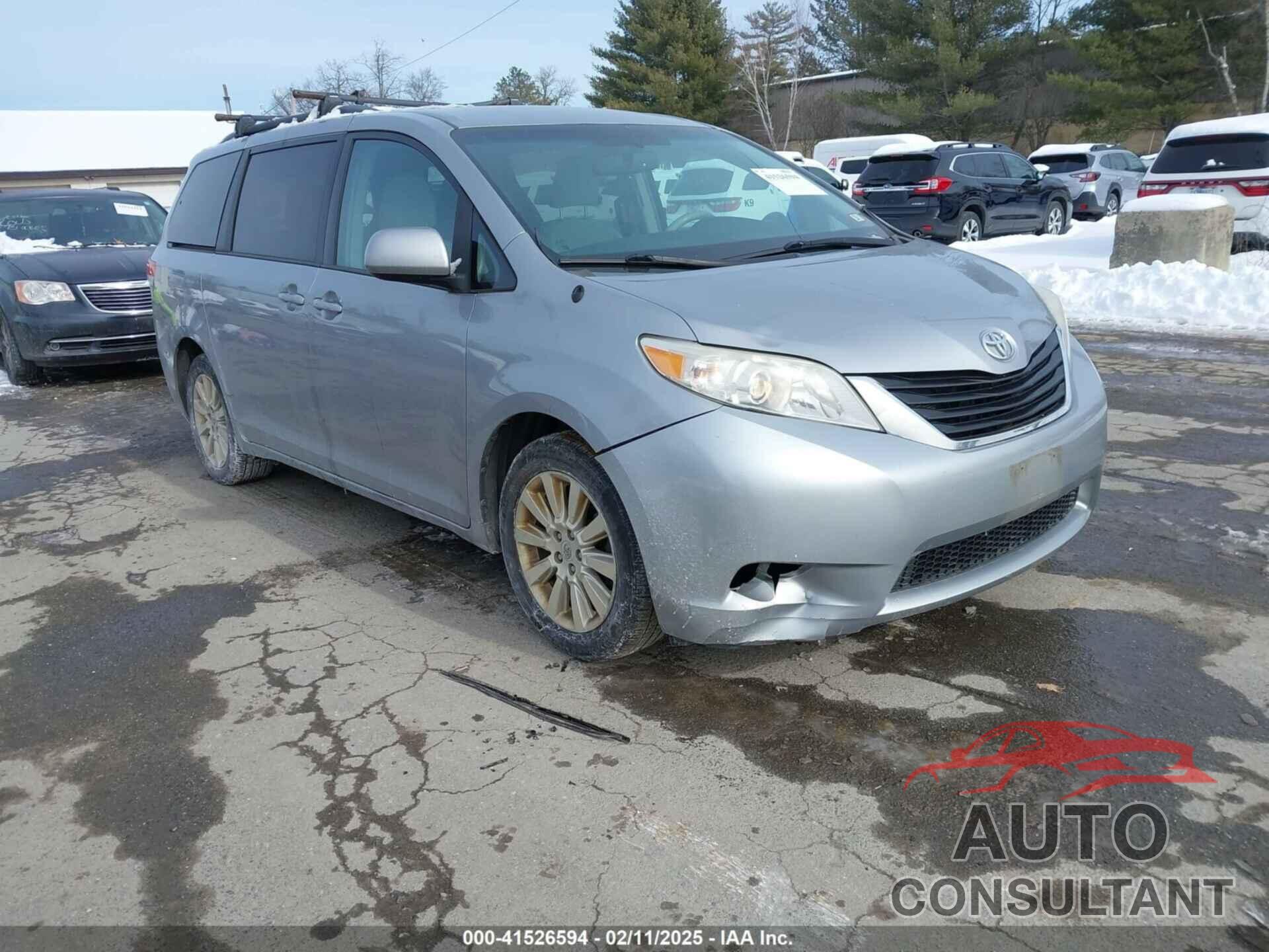 TOYOTA SIENNA 2011 - 5TDJK3DC6BS026526