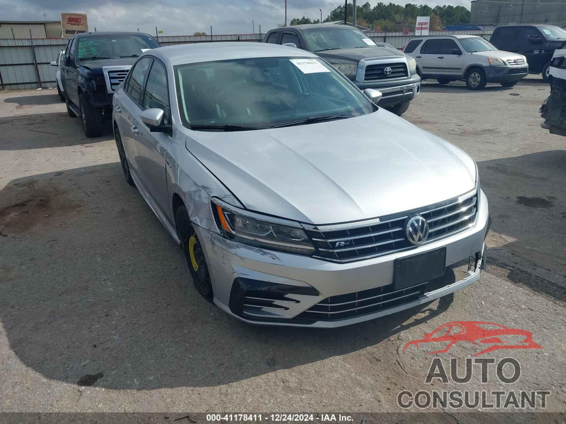 VOLKSWAGEN PASSAT 2018 - 1VWAA7A32JC049619
