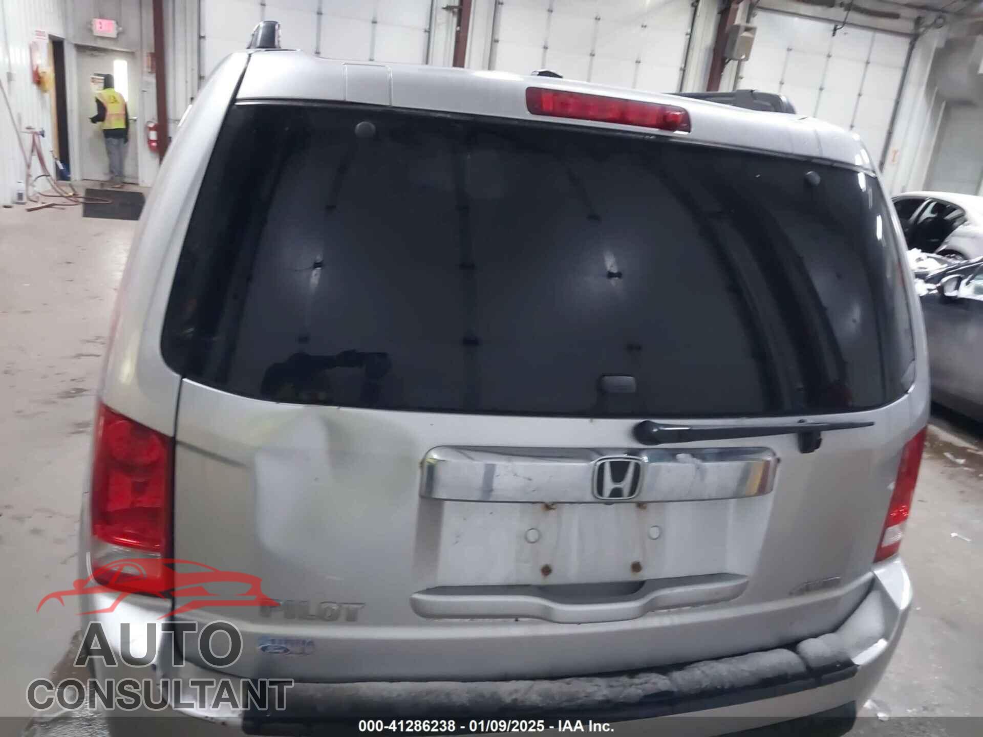 HONDA PILOT 2011 - 5FNYF4H50BB059496