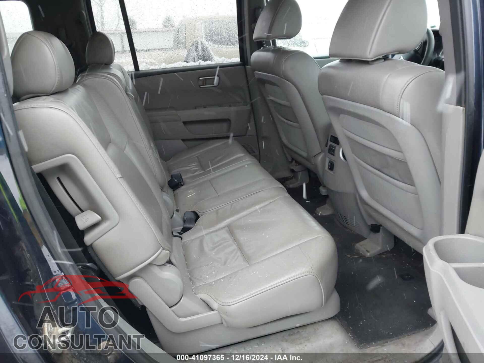 HONDA PILOT 2011 - 5FNYF4H52BB034681