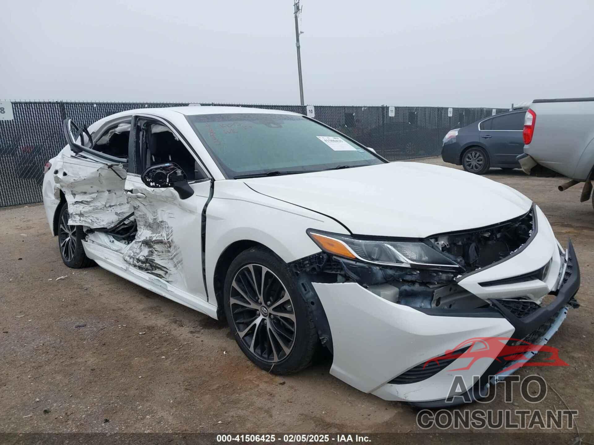 TOYOTA CAMRY 2018 - 4T1B11HK8JU145391