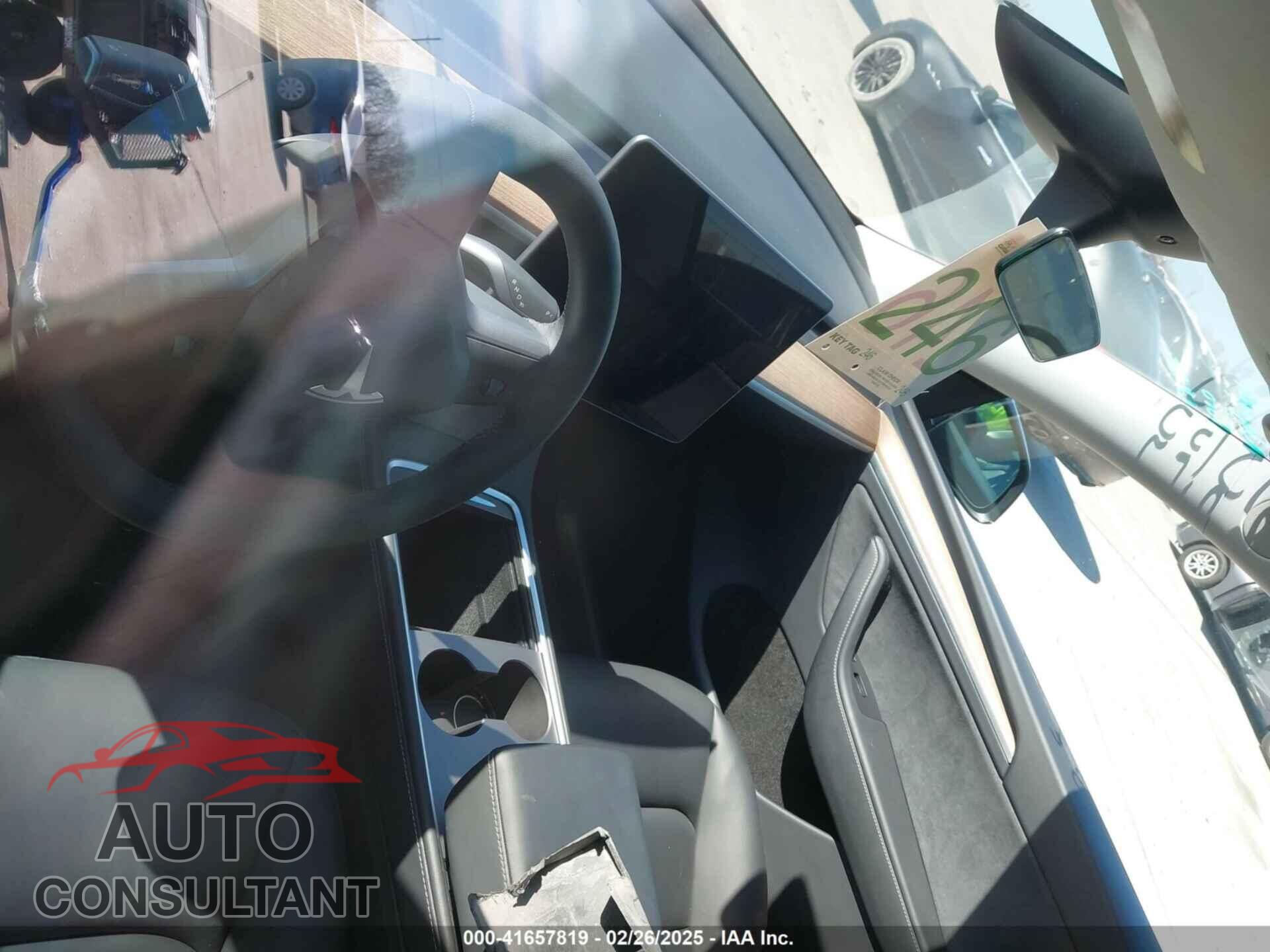 TESLA MODEL Y 2024 - 7SAYGDEDXRA299500