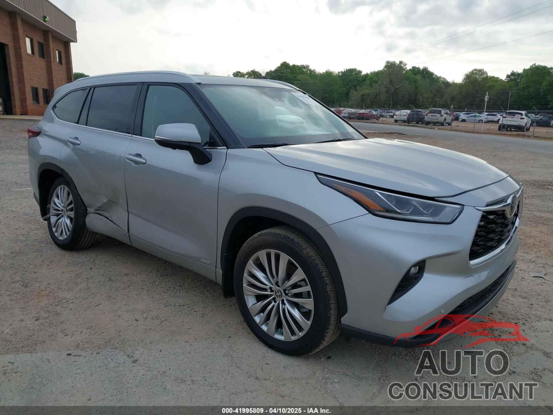TOYOTA HIGHLANDER HYBRID 2025 - 5TDEBRCH8SS660387
