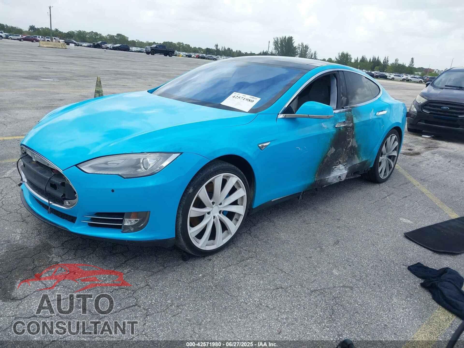 TESLA MODEL S 2013 - 5YJSA1DN9DFP27016