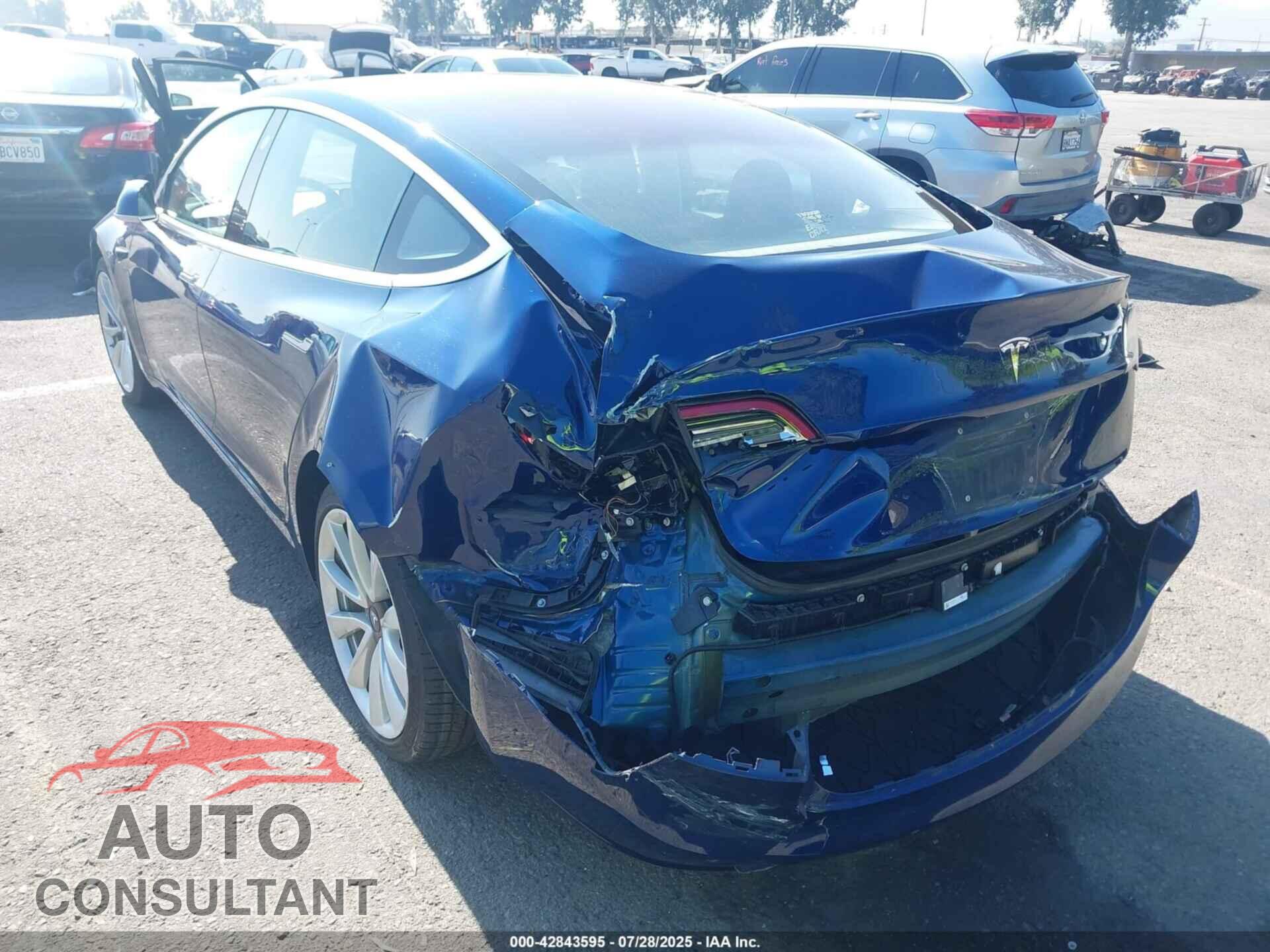 TESLA MODEL 3 2018 - 5YJ3E1EA0JF042709