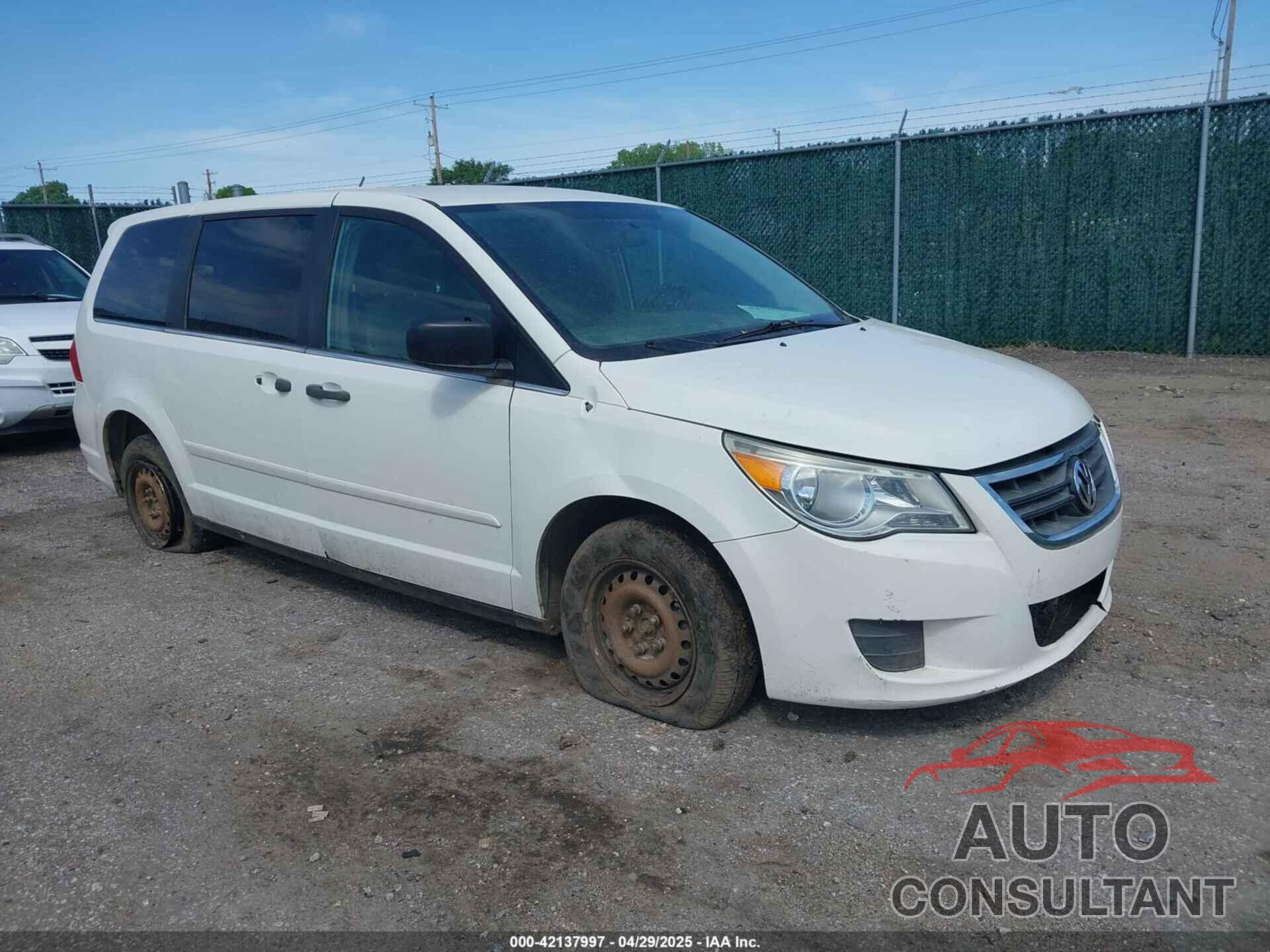 VOLKSWAGEN ROUTAN 2011 - 2V4RW4DG8BR772653