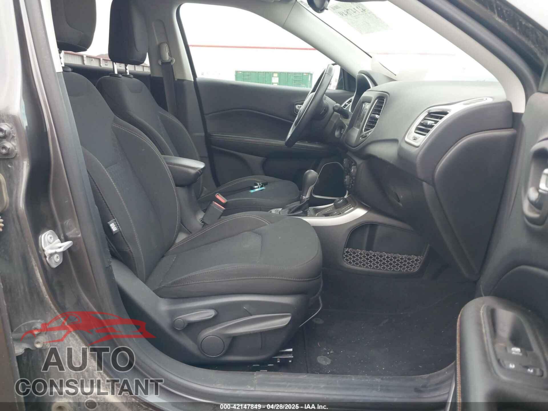 JEEP COMPASS 2018 - 3C4NJDAB8JT343492