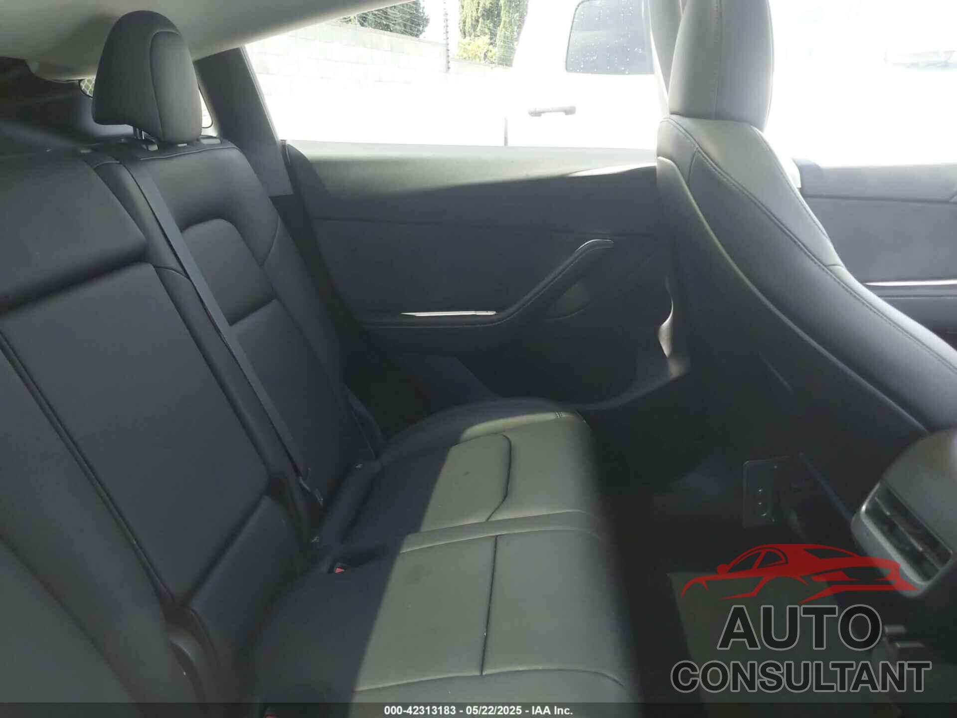 TESLA MODEL Y 2024 - 7SAYGDEE2RF165012