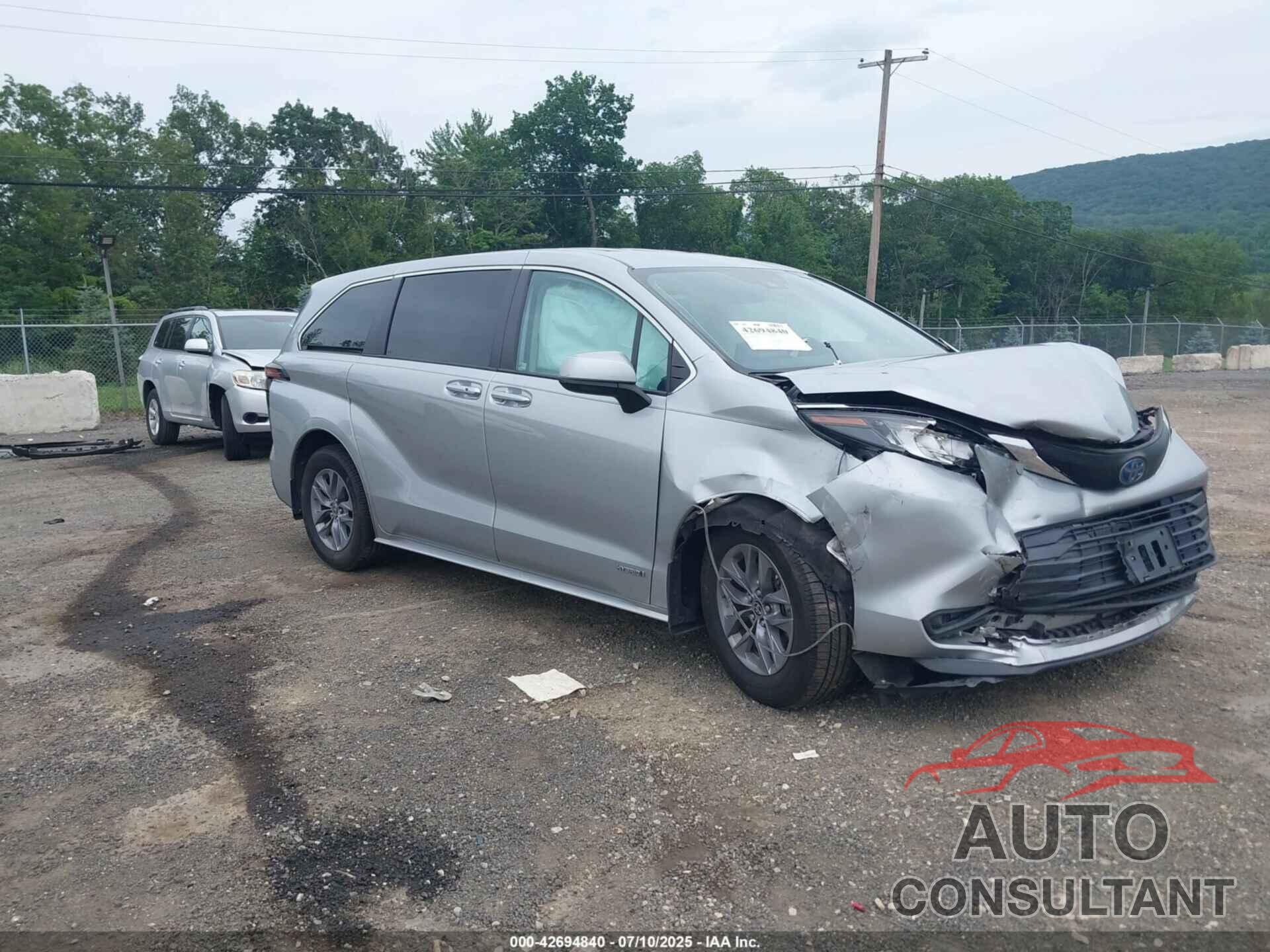 TOYOTA SIENNA 2021 - 5TDKSKFC6MS028033