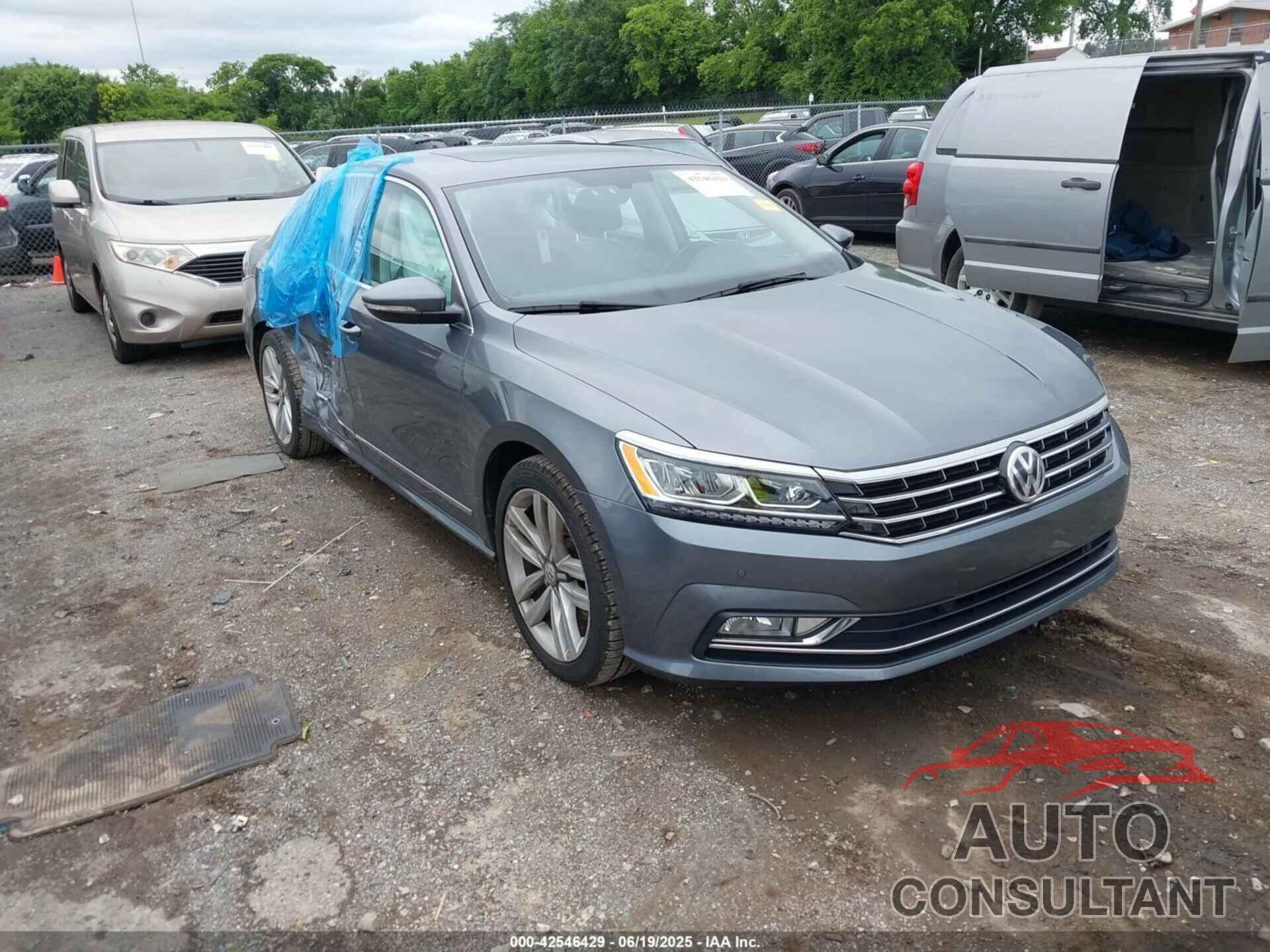 VOLKSWAGEN PASSAT 2017 - 1VWGT7A32HC061803