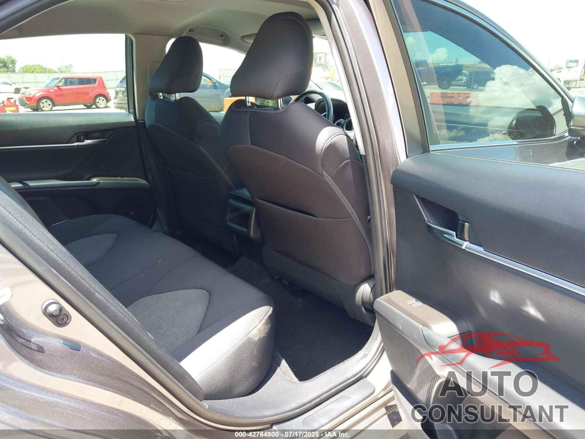 TOYOTA CAMRY 2022 - 4T1C11AK5NU644119