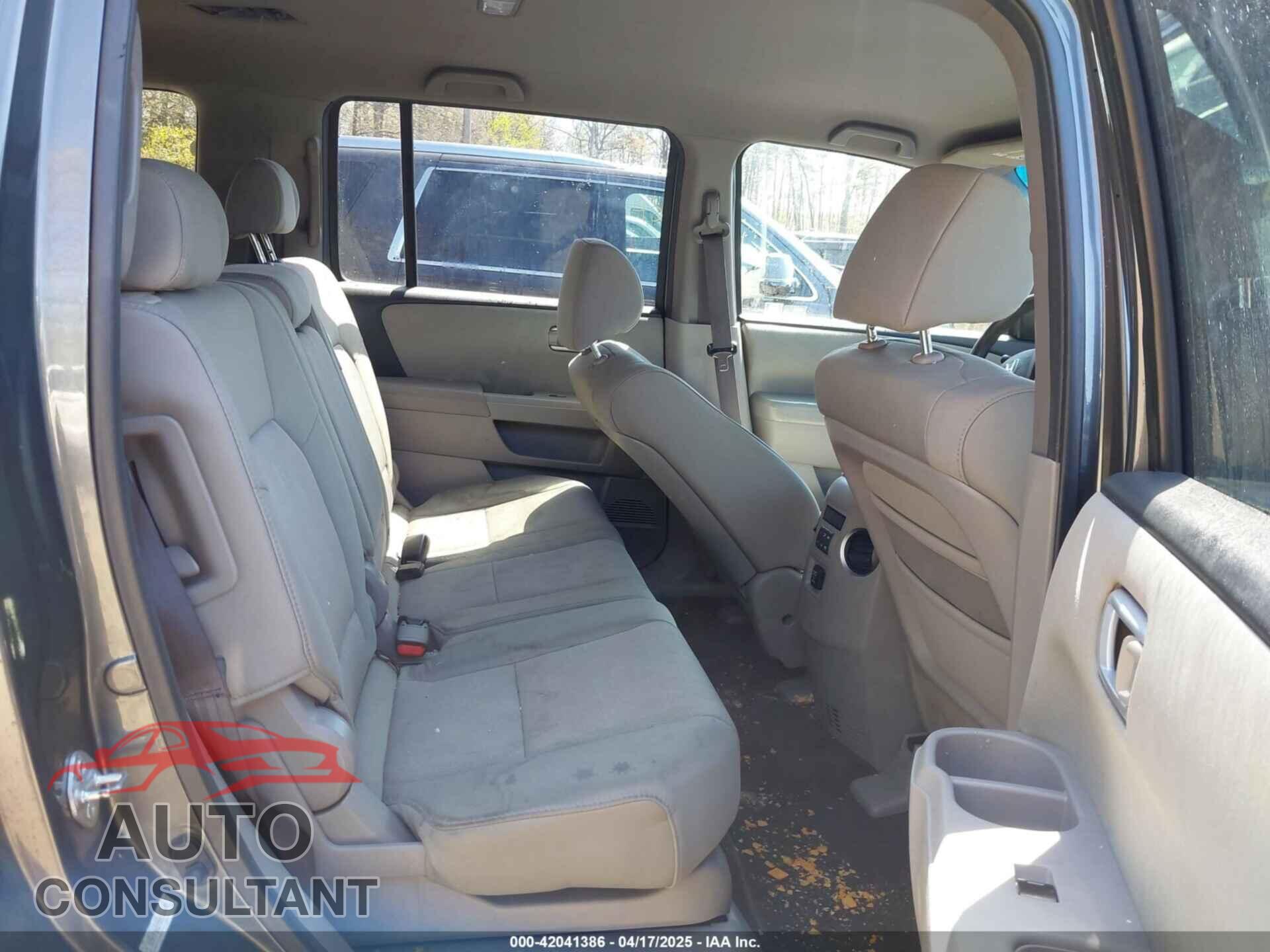 HONDA PILOT 2011 - 5FNYF4H27BB036447
