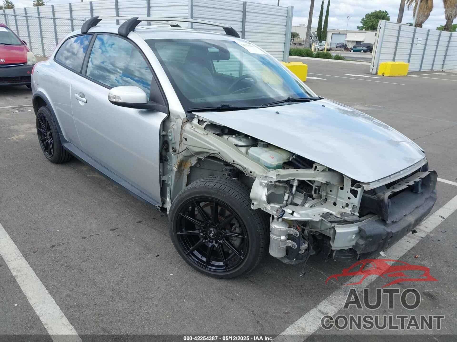 VOLVO C30 2010 - YV1672MK7A2174919