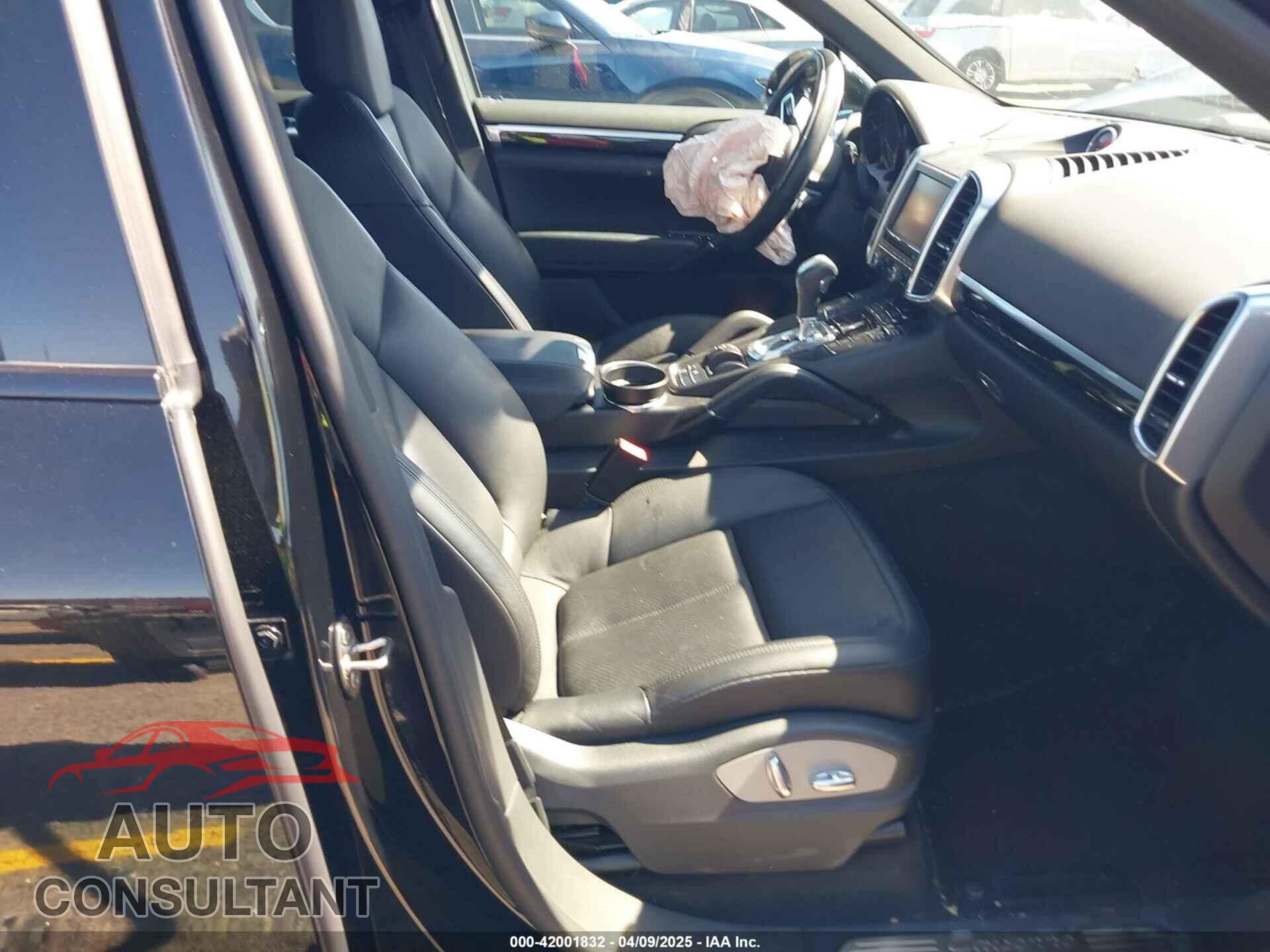 PORSCHE CAYENNE 2016 - WP1AA2A21GLA10704