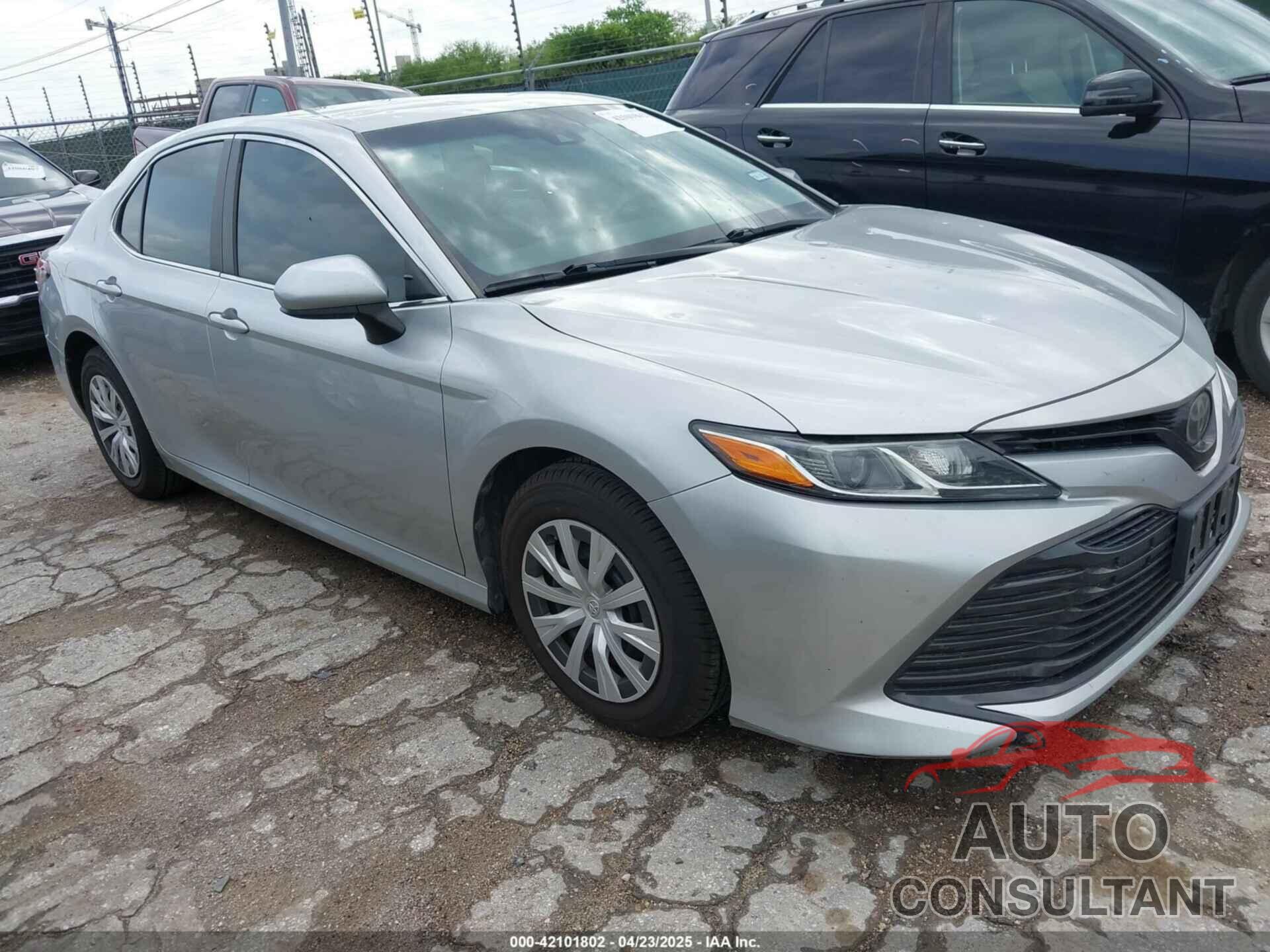 TOYOTA CAMRY 2018 - 4T1B11HK0JU043244