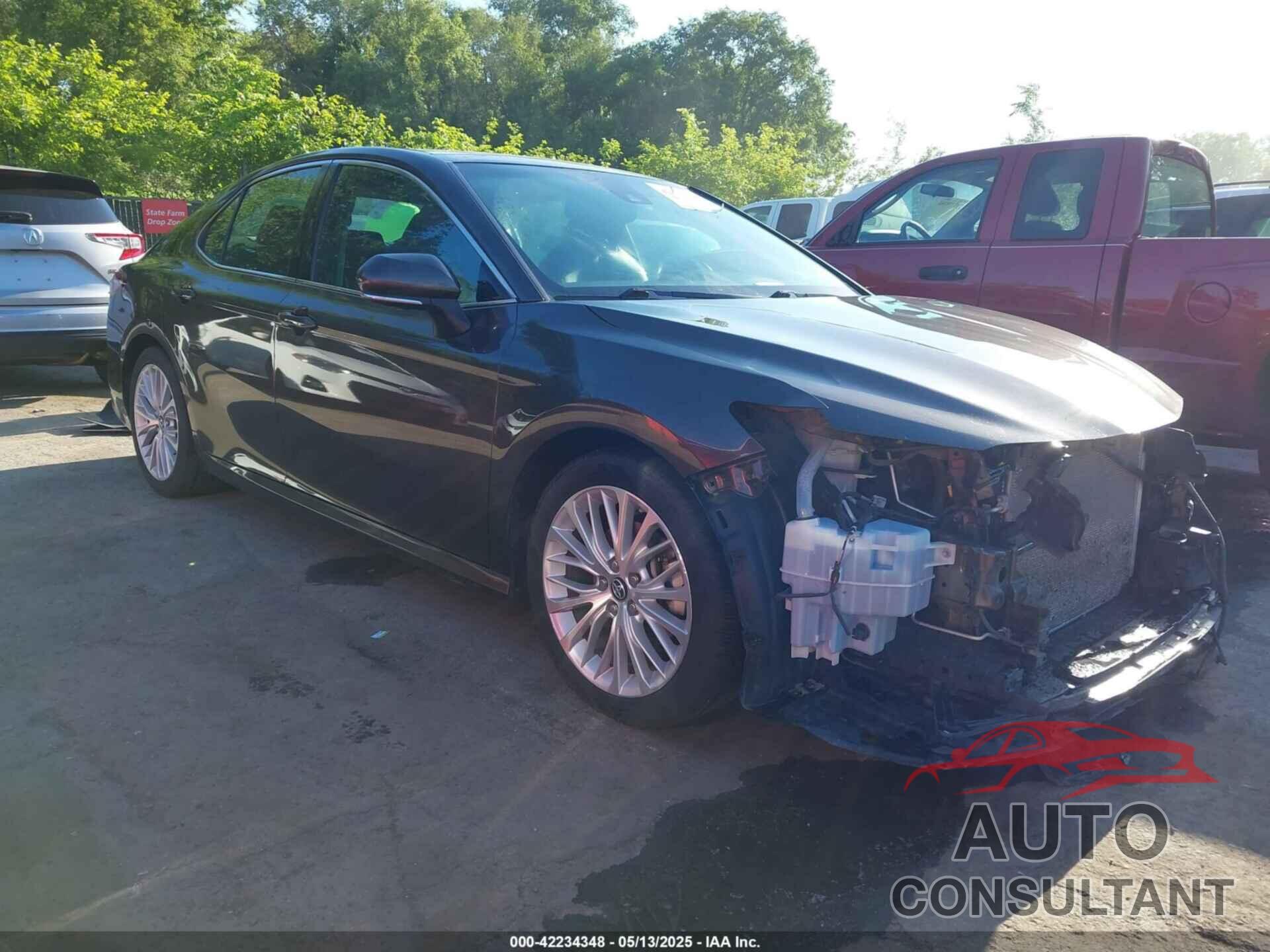 TOYOTA CAMRY 2018 - 4T1B11HK6JU005761