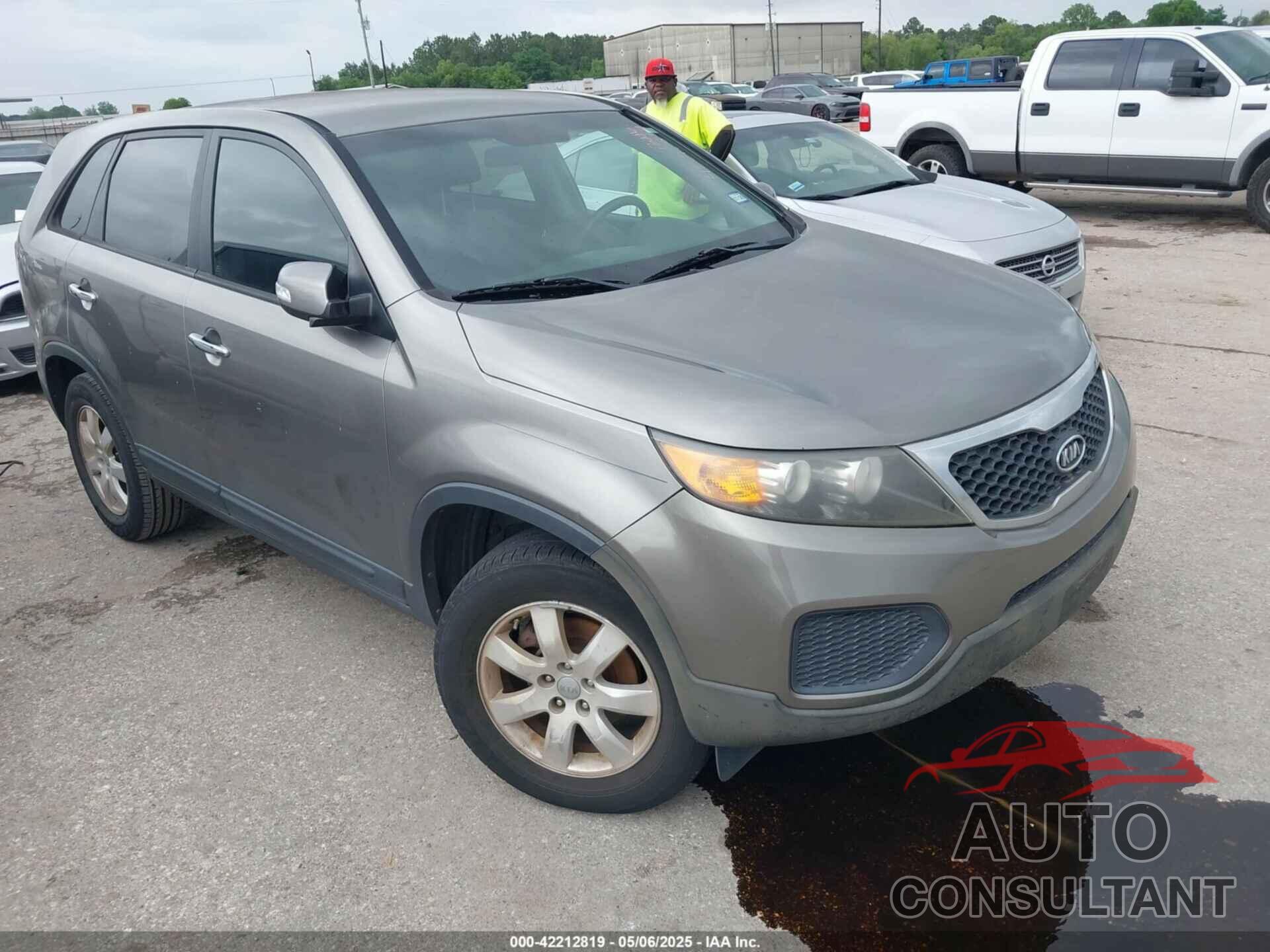 KIA SORENTO 2013 - 5XYKT3A12DG310174