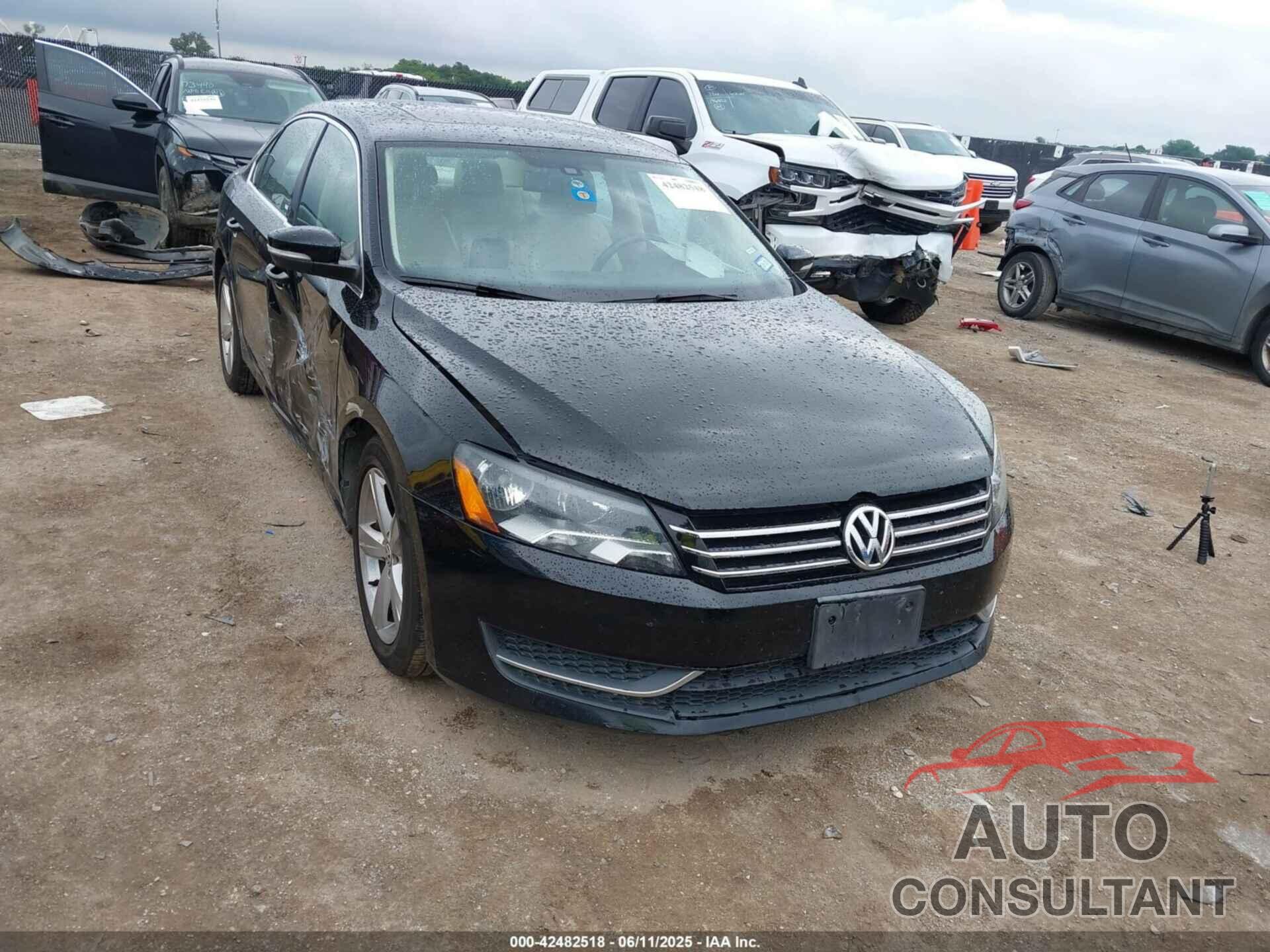 VOLKSWAGEN PASSAT 2013 - 1VWBH7A30DC135421