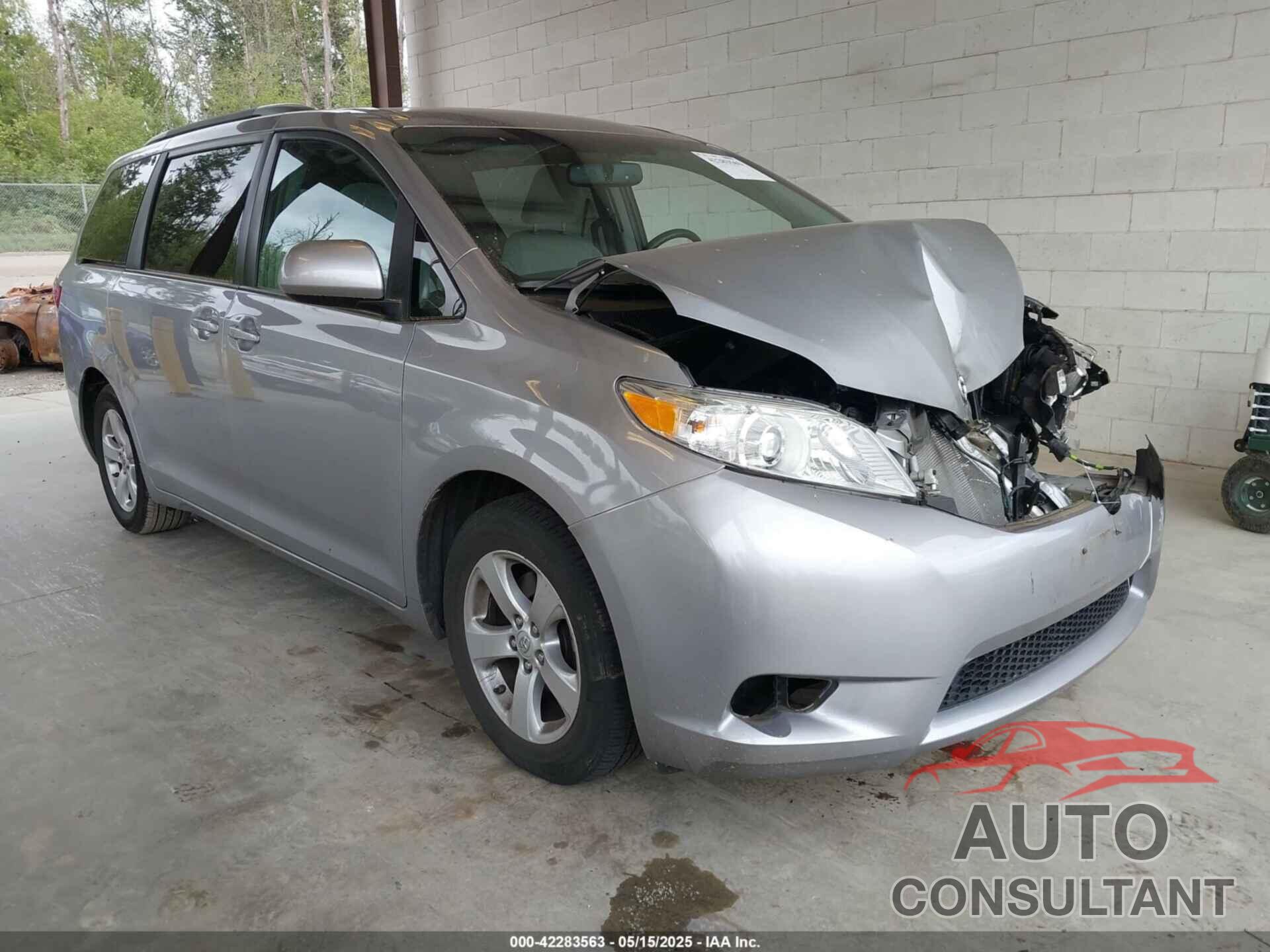 TOYOTA SIENNA 2017 - 5TDKZ3DC4HS828226